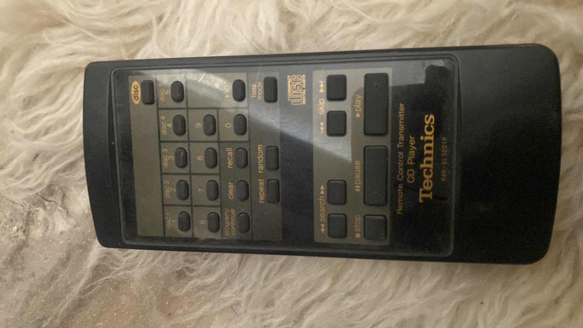 Photo 1 of TECHNICS MULTI COMPACT DISC PLAYER