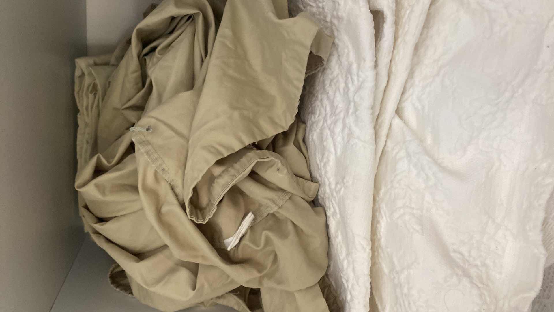 Photo 1 of 5 - SHELFS LINENS - PILLOWS, AIR BED & BLANKETS QUILTS