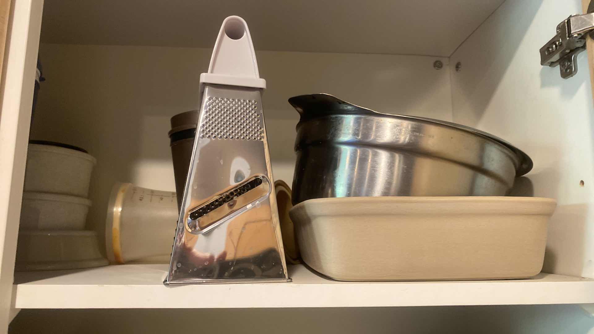 Photo 1 of CONTENTS OF KITCHEN CABINET - MIXING BOWLS BAKEWARE TOOLS