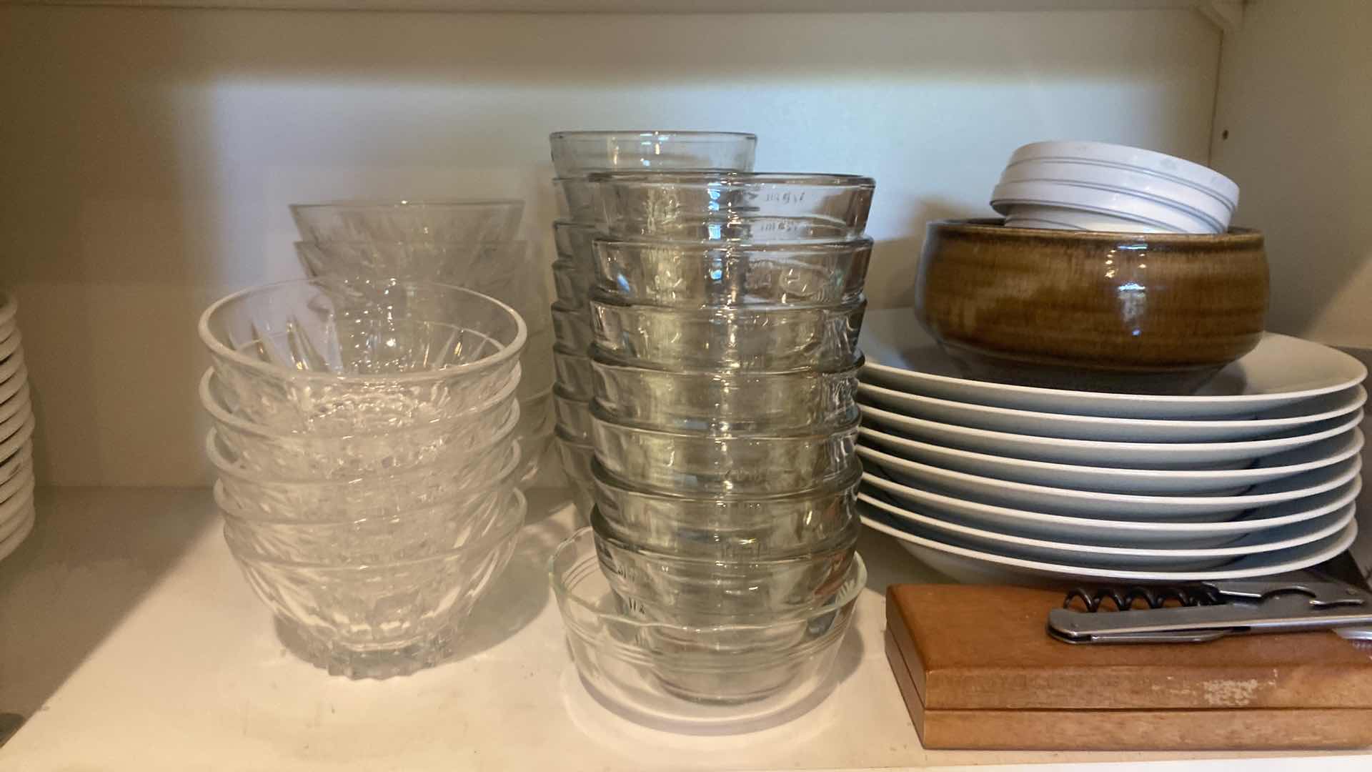Photo 1 of CONTENTS OF KITCHEN CABINET - BOWLS GLASSWARE STORAGE
