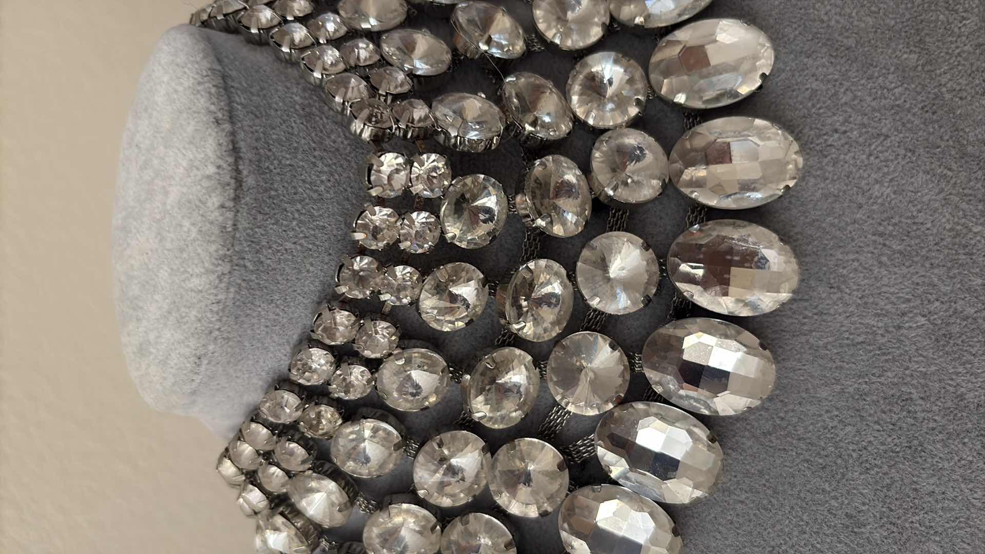 Photo 1 of COSTUME JEWELRY CHOKER STYLE NECKLACE