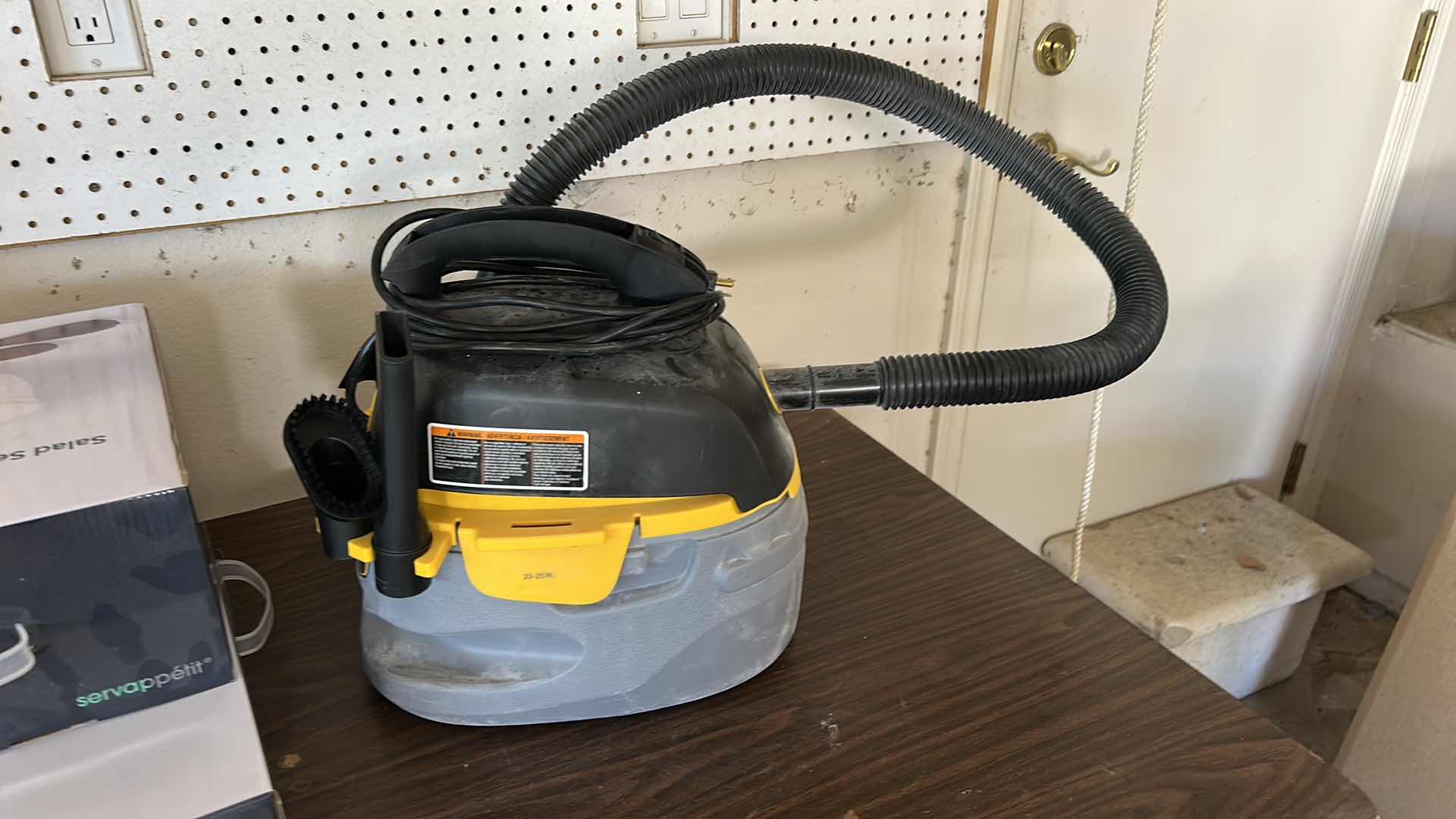 Photo 1 of STINGER WET/DRY VAC
