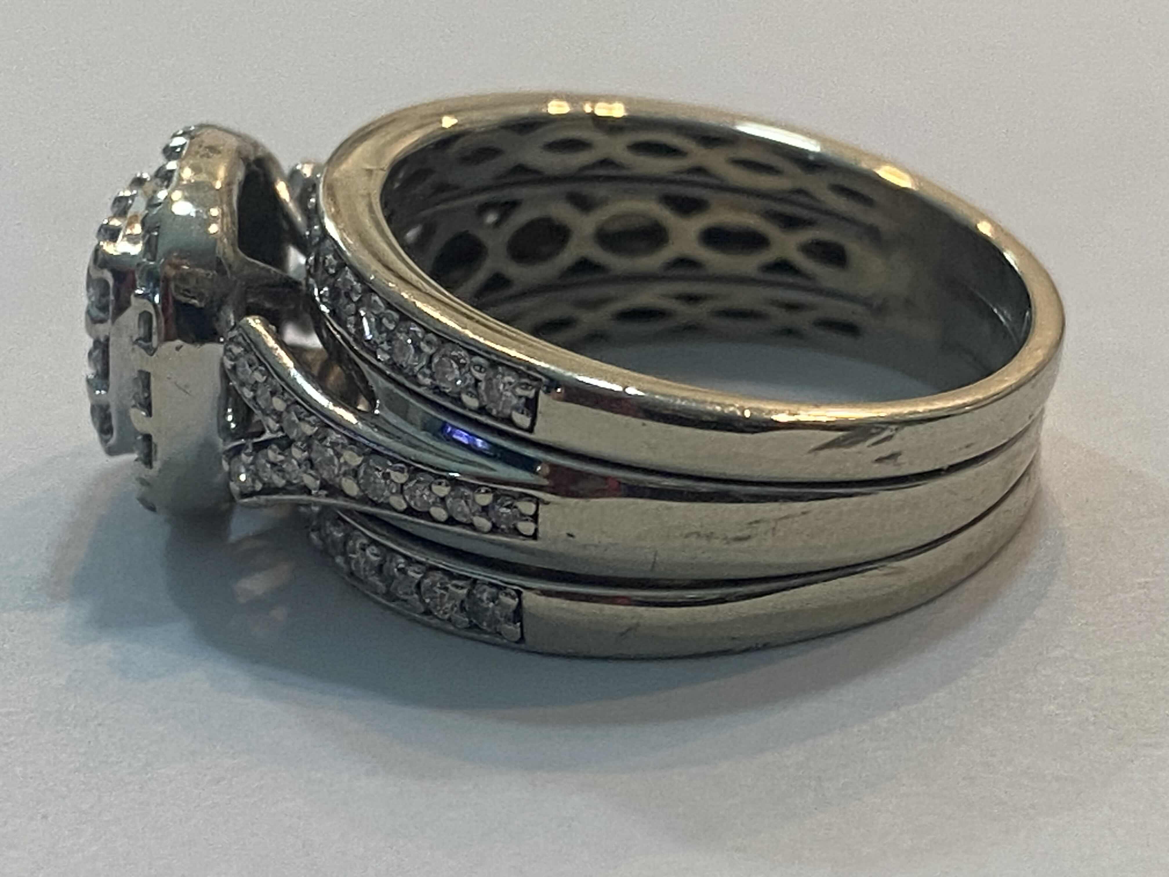 Photo 1 of 10K WHITE GOLD 2ctw DIAMOND RING 7.5G SIZE 7 1/2 #50