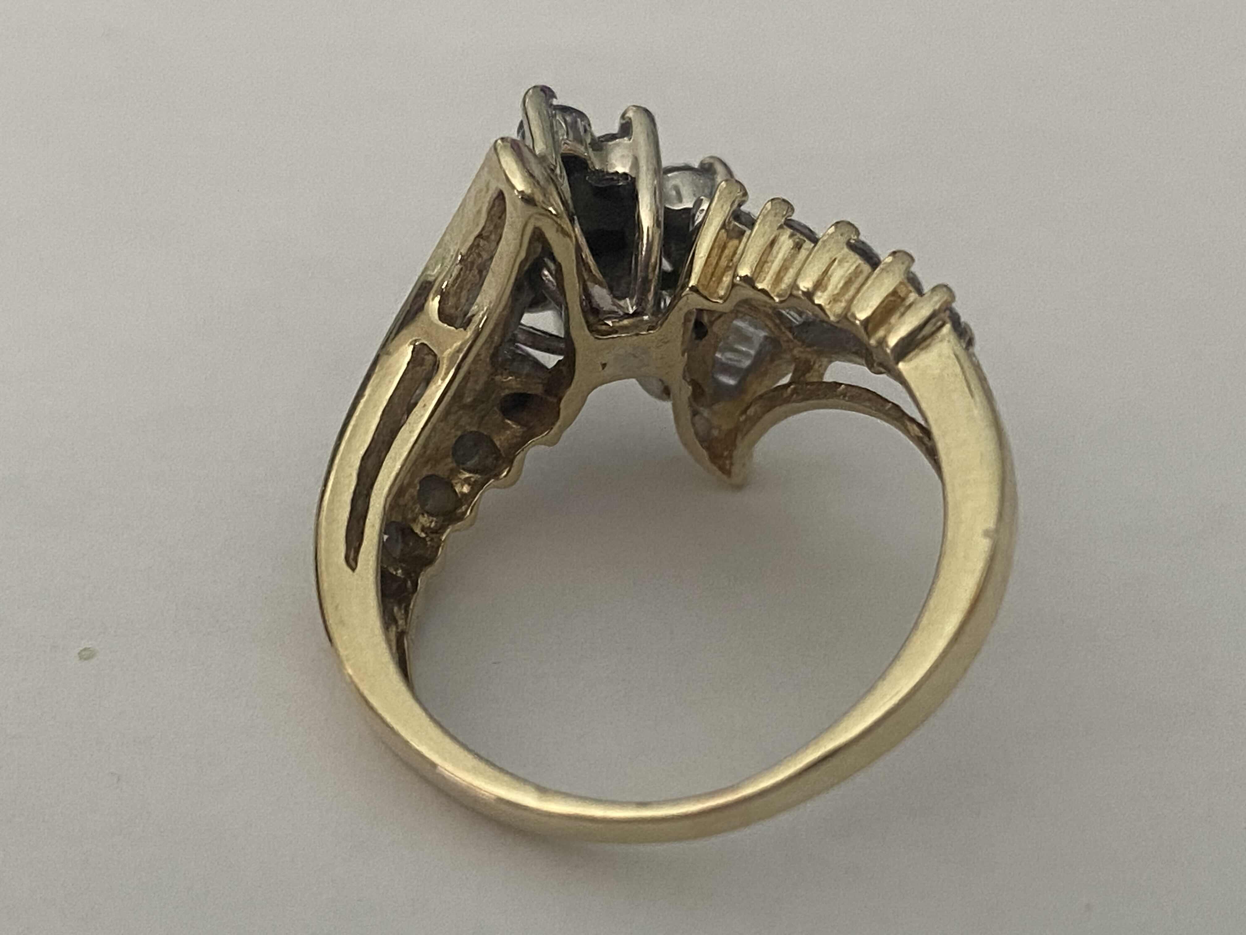 Photo 1 of 10K YELLOW GOLD 2cwt DIAMOND RING 6G SIZE 8