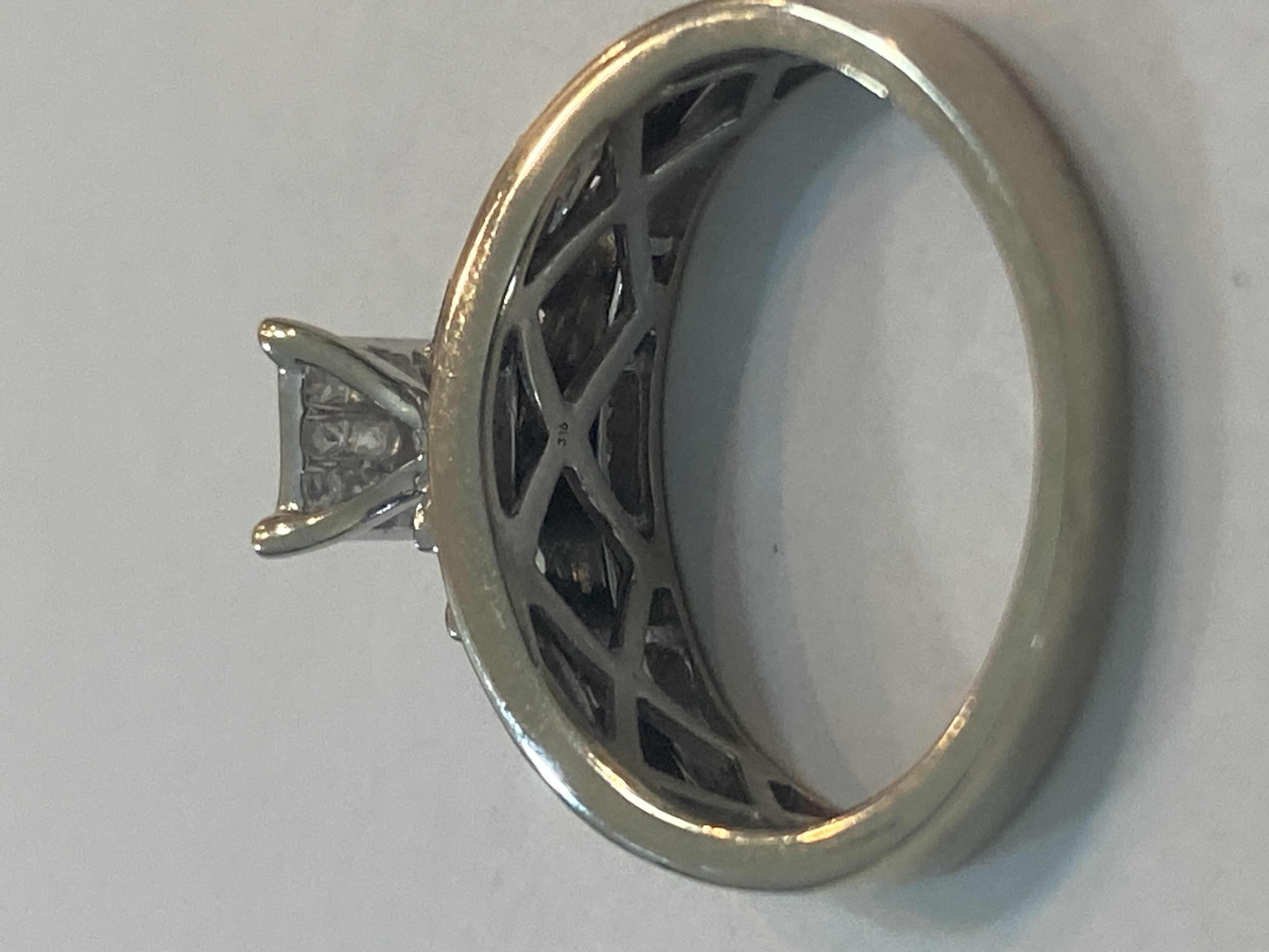Photo 1 of 10K WHITE GOLD 1cwt DIAMONDS 3.4G RING SIZE 6 #40