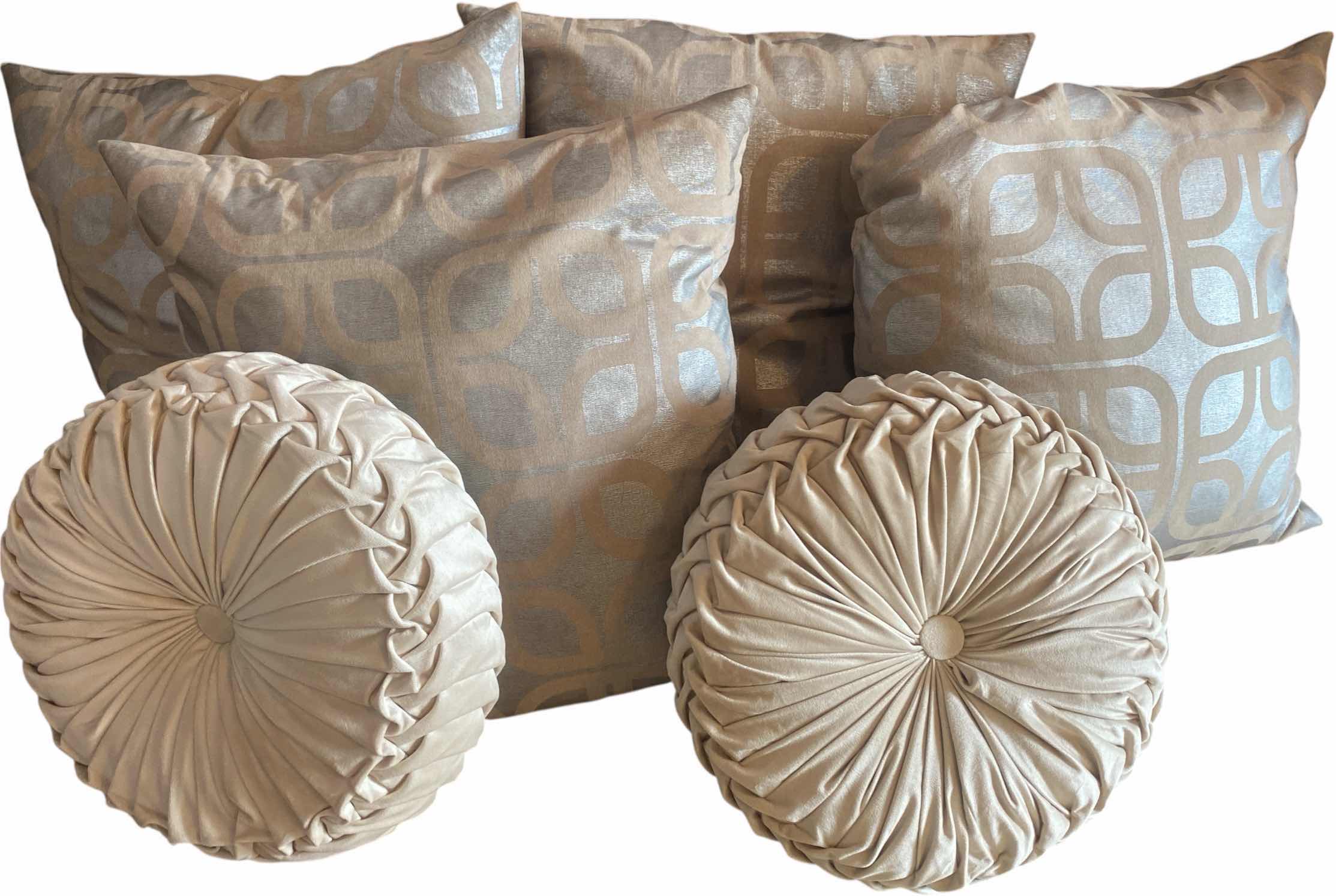 Photo 1 of 6 - TOSS PILLOWS