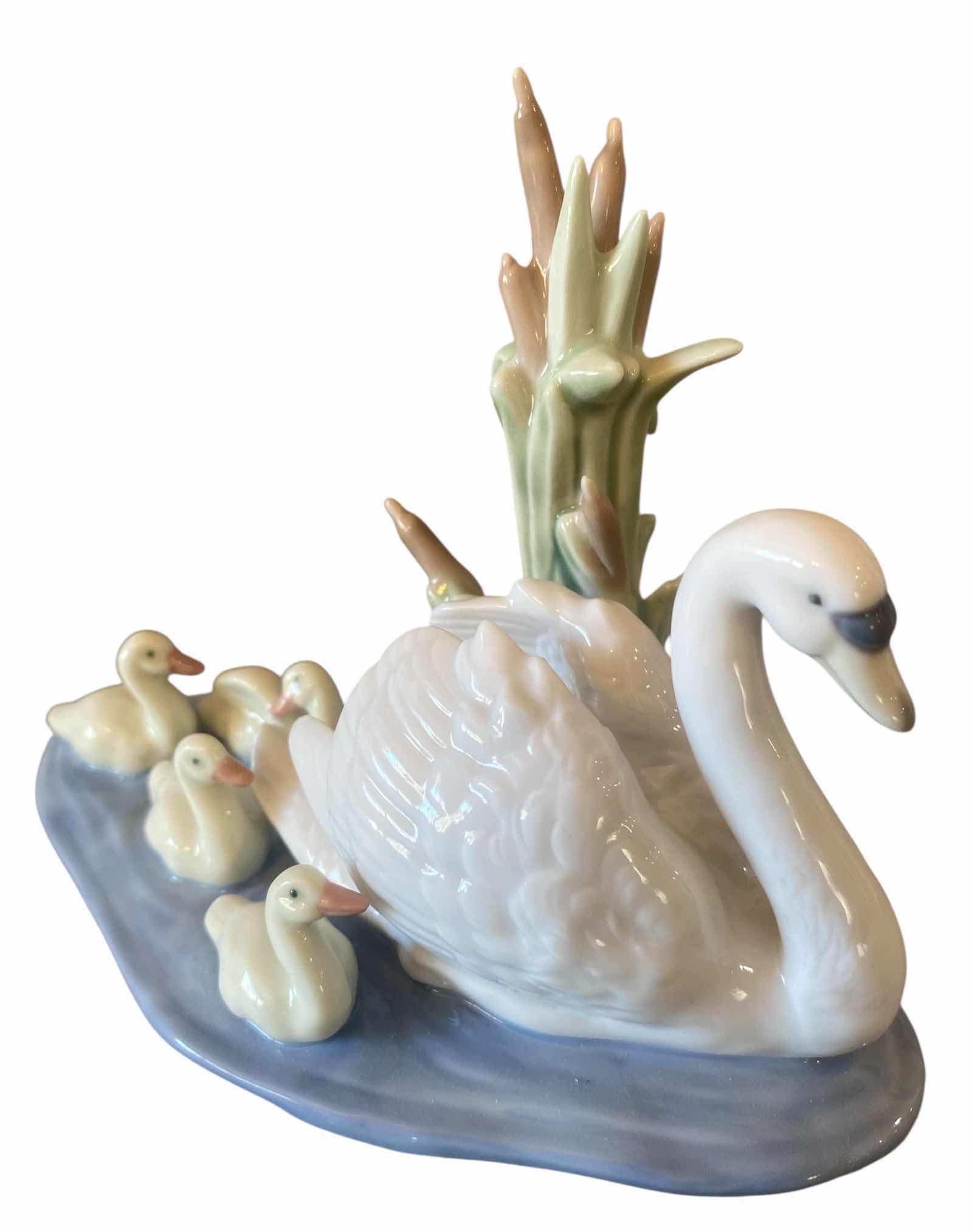 Photo 1 of LLADRO PORCELAIN FIGURINES SWANS 6” x 4”