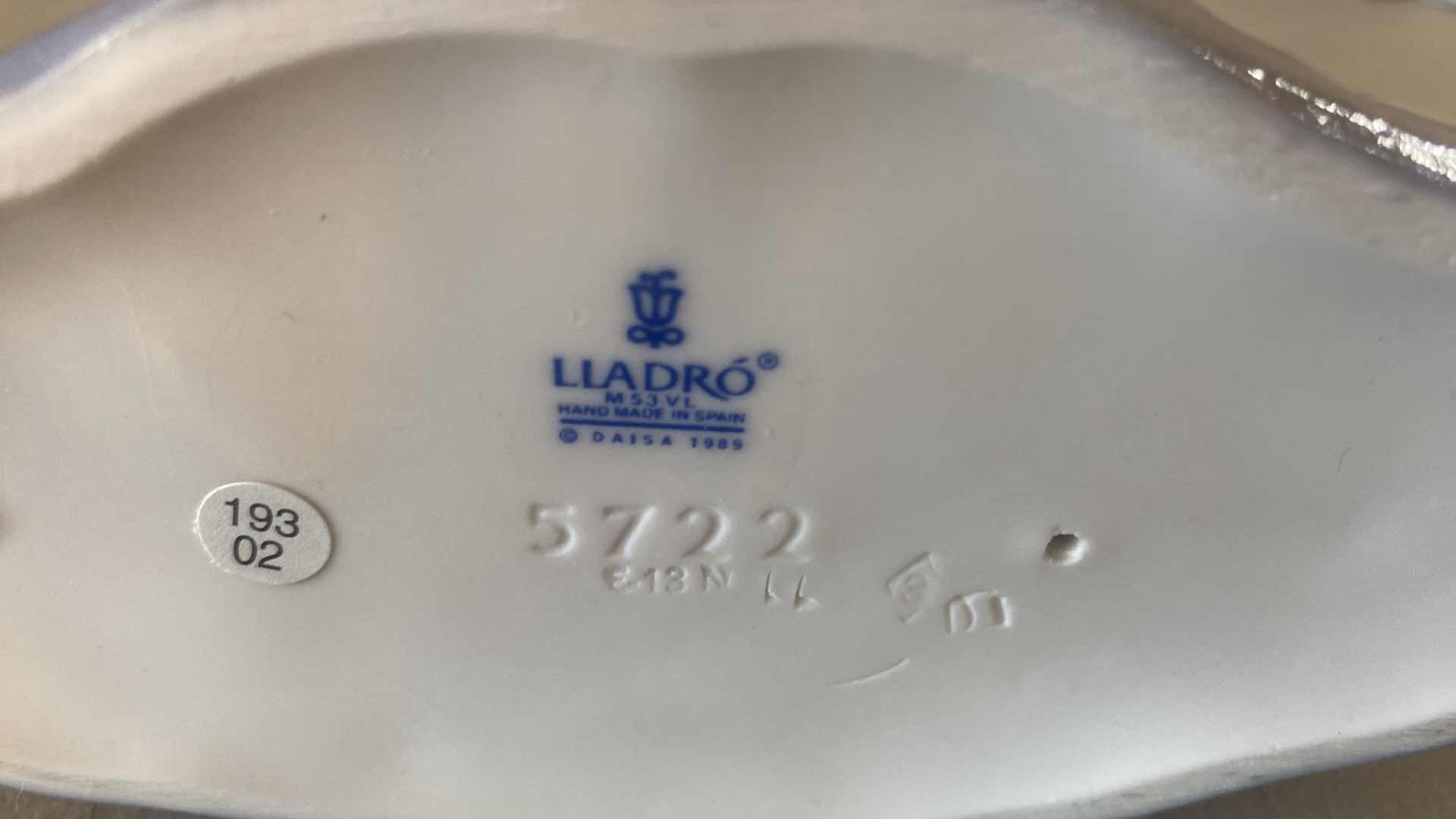 Photo 1 of LLADRO PORCELAIN FIGURINES SWANS 6” x 4”