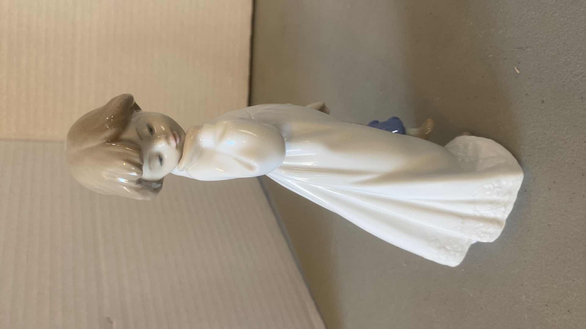 Photo 1 of NAO BY LLADRO PORCELAIN FIGURINE GIRL WITH TEDDYBEAR H7 1/2”