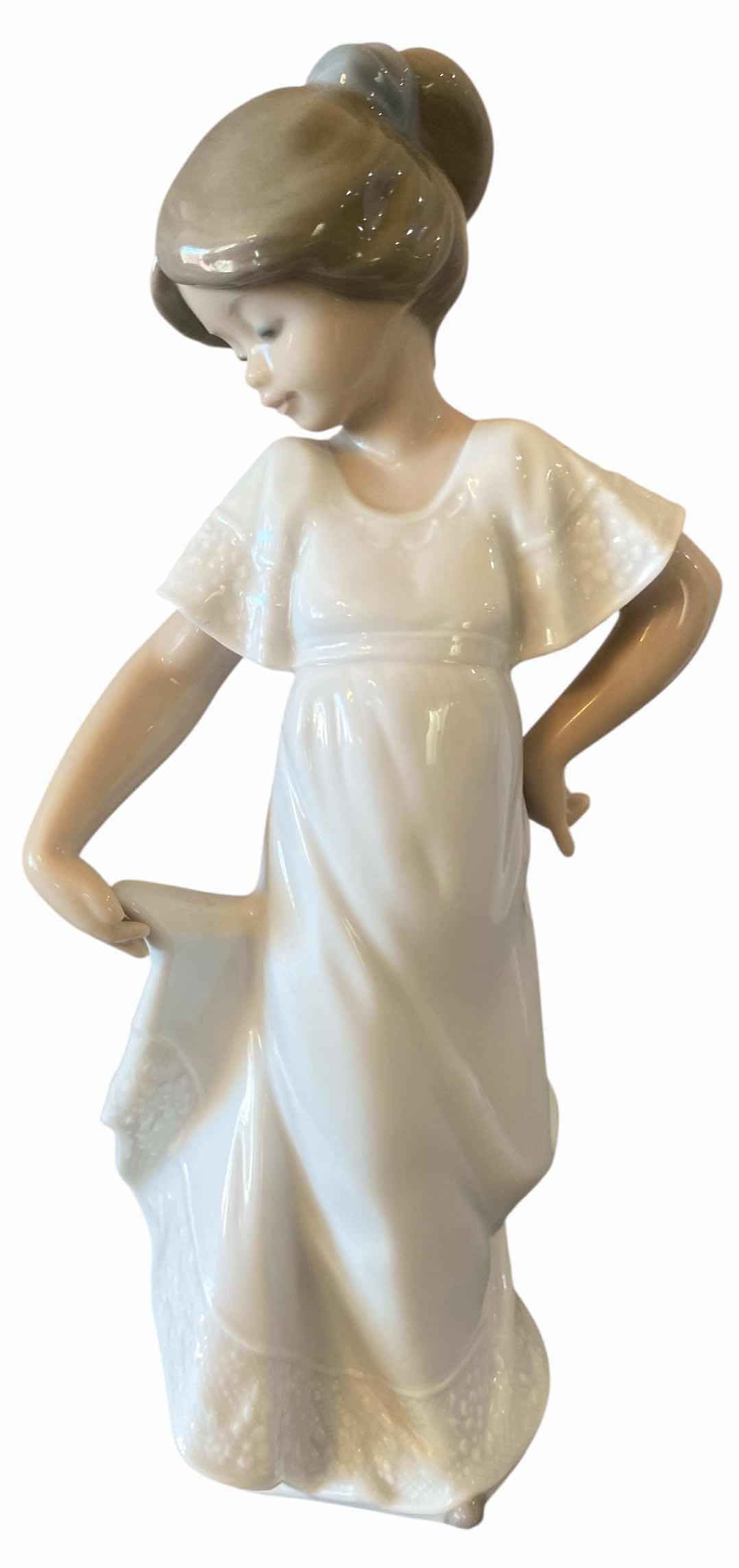 Photo 1 of NAO BY LLADRO PORCELAIN FIGURINE GIRL DANCING H7 1/2”