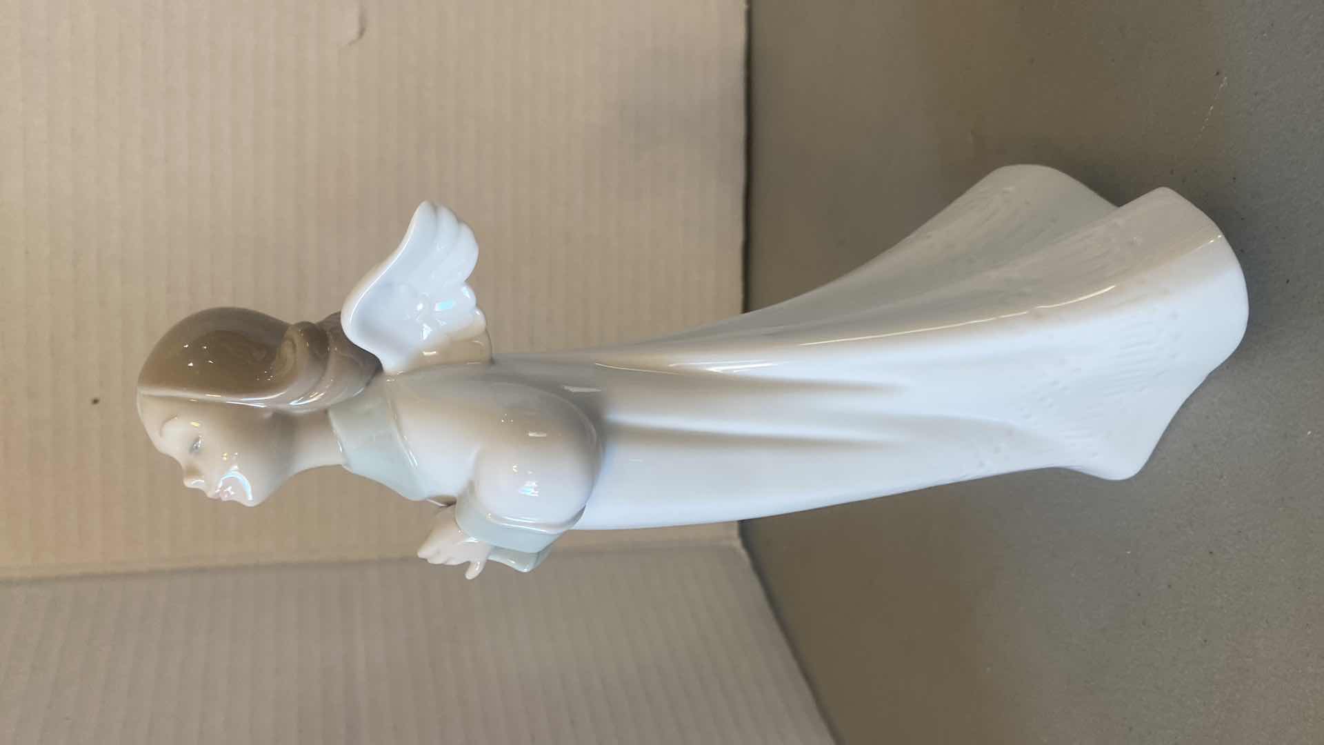 Photo 1 of LLADRO PORCELAIN FIGURINE ANGEL H8 1/2”