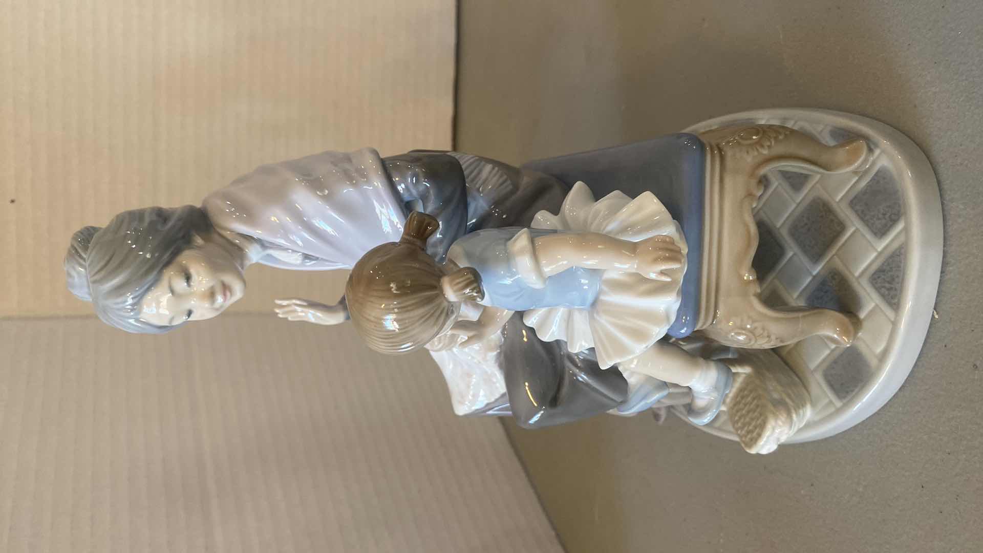 Photo 1 of LLADRO PORCELAIN FIGURINE MOTHER & CHILD H9”