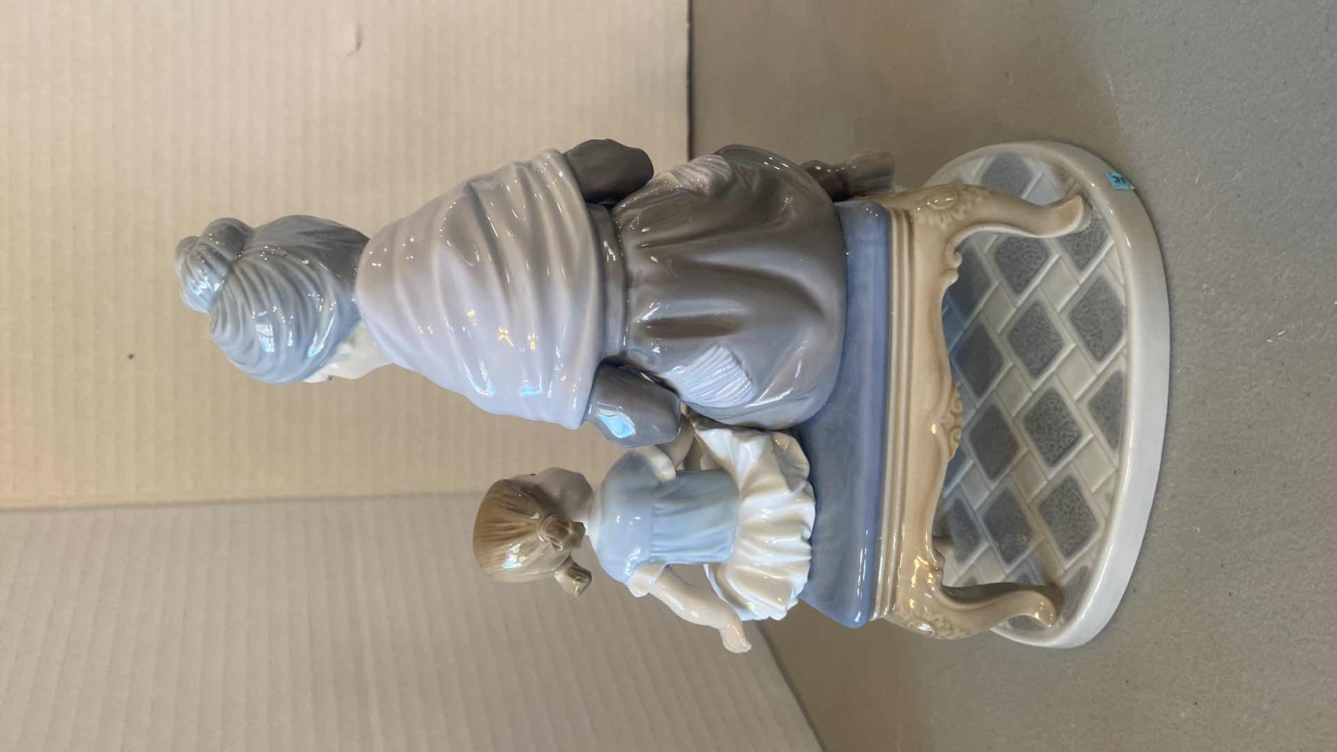 Photo 1 of LLADRO PORCELAIN FIGURINE MOTHER & CHILD H9”