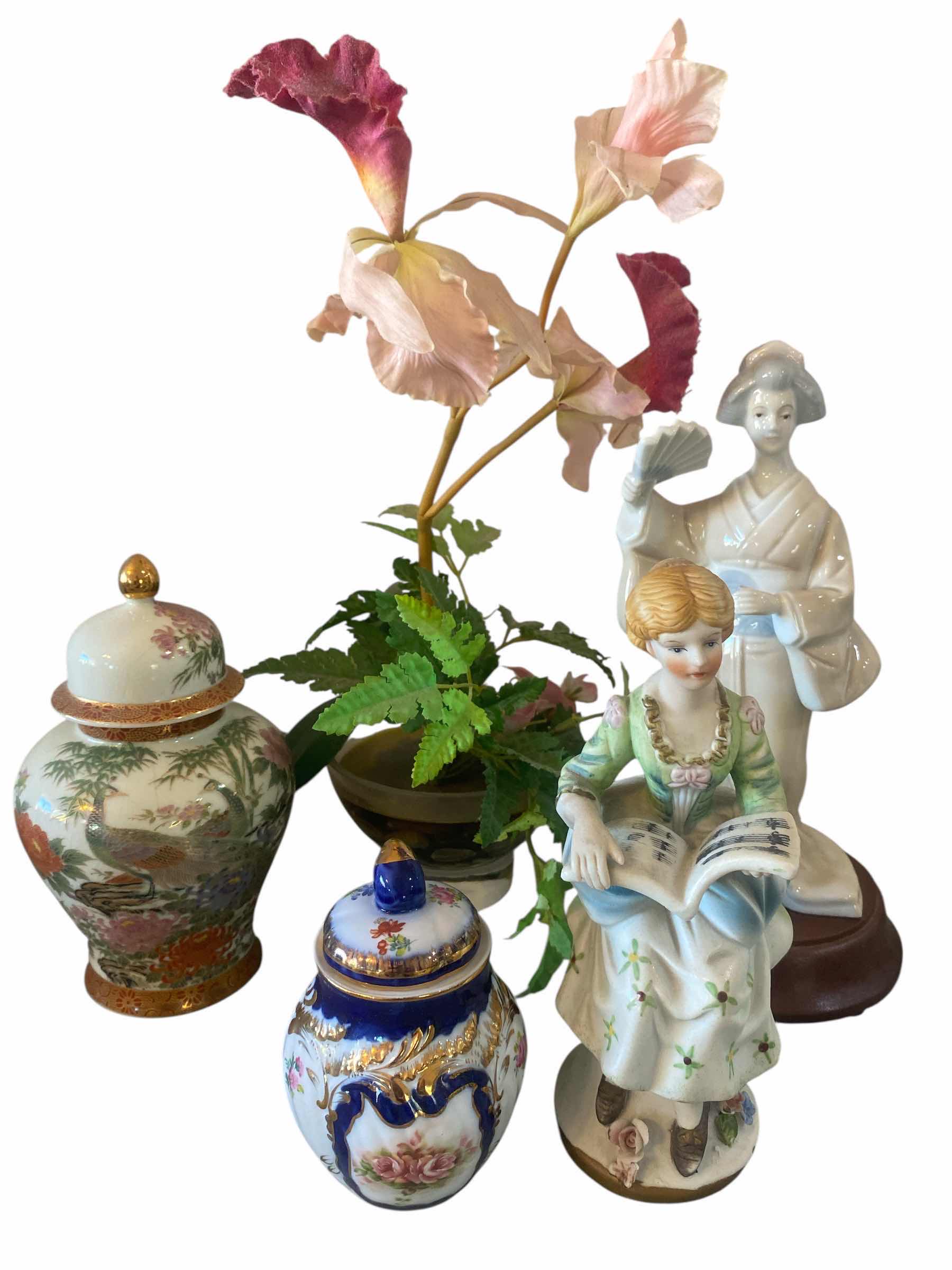 Photo 1 of 5 - HOME DECOR - PORCELAIN URNS & FIGURINES TALLEST 10”