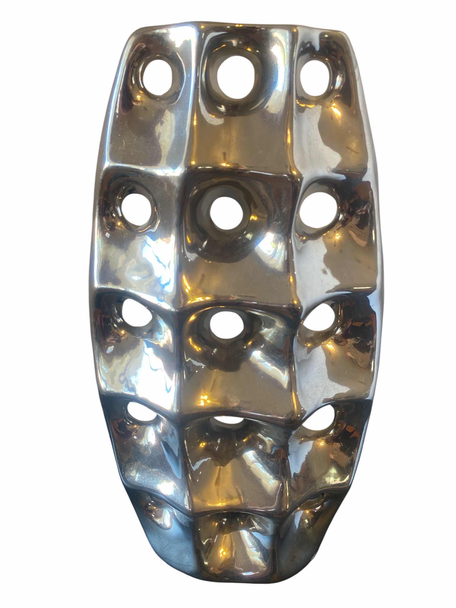 Photo 1 of METALLIC MODERN SILVER VASE H18 1/2”