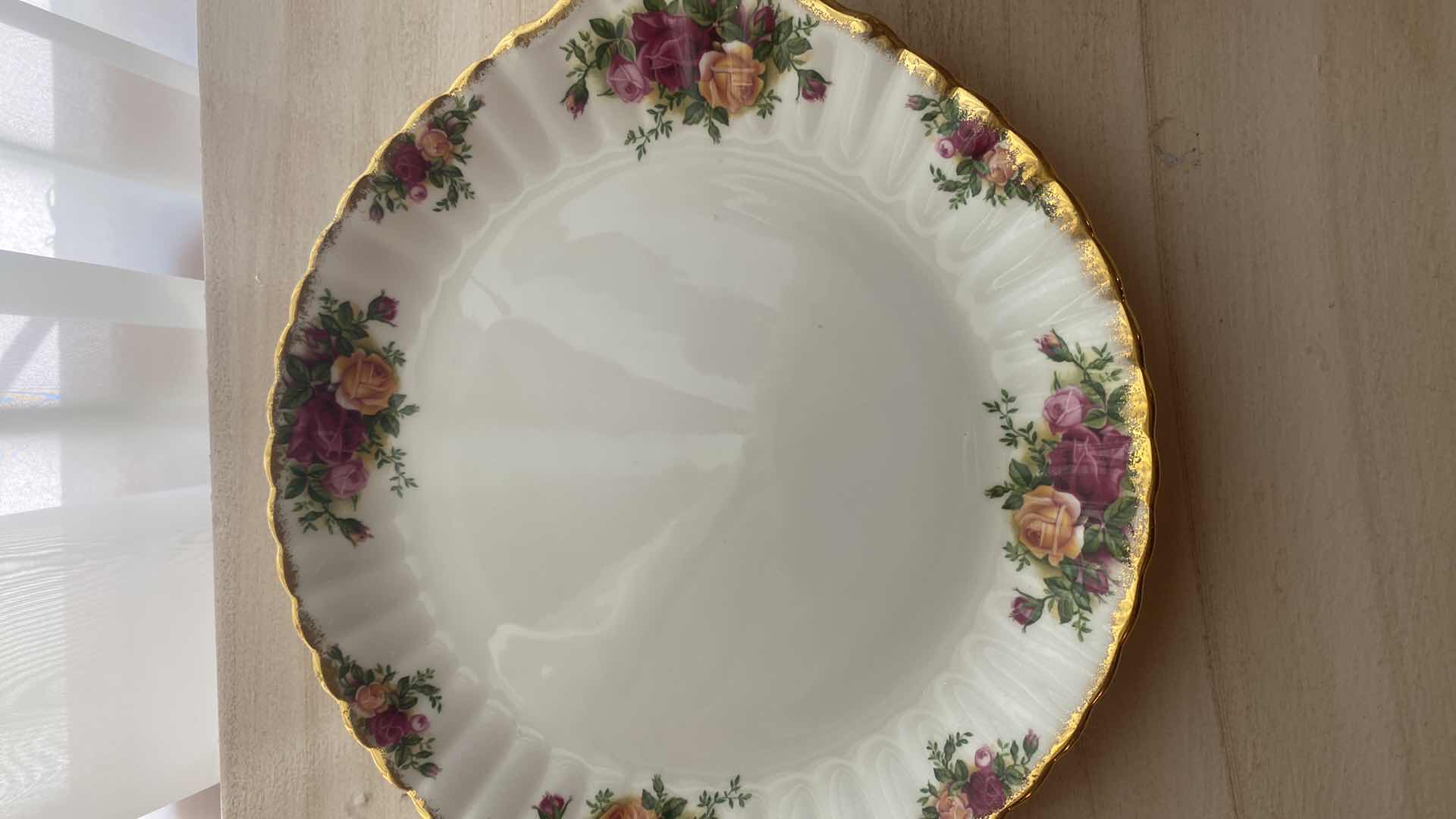 Photo 1 of 2 - ROYAL ALBERT OLD COUNTRY ROSES SERVEWARE