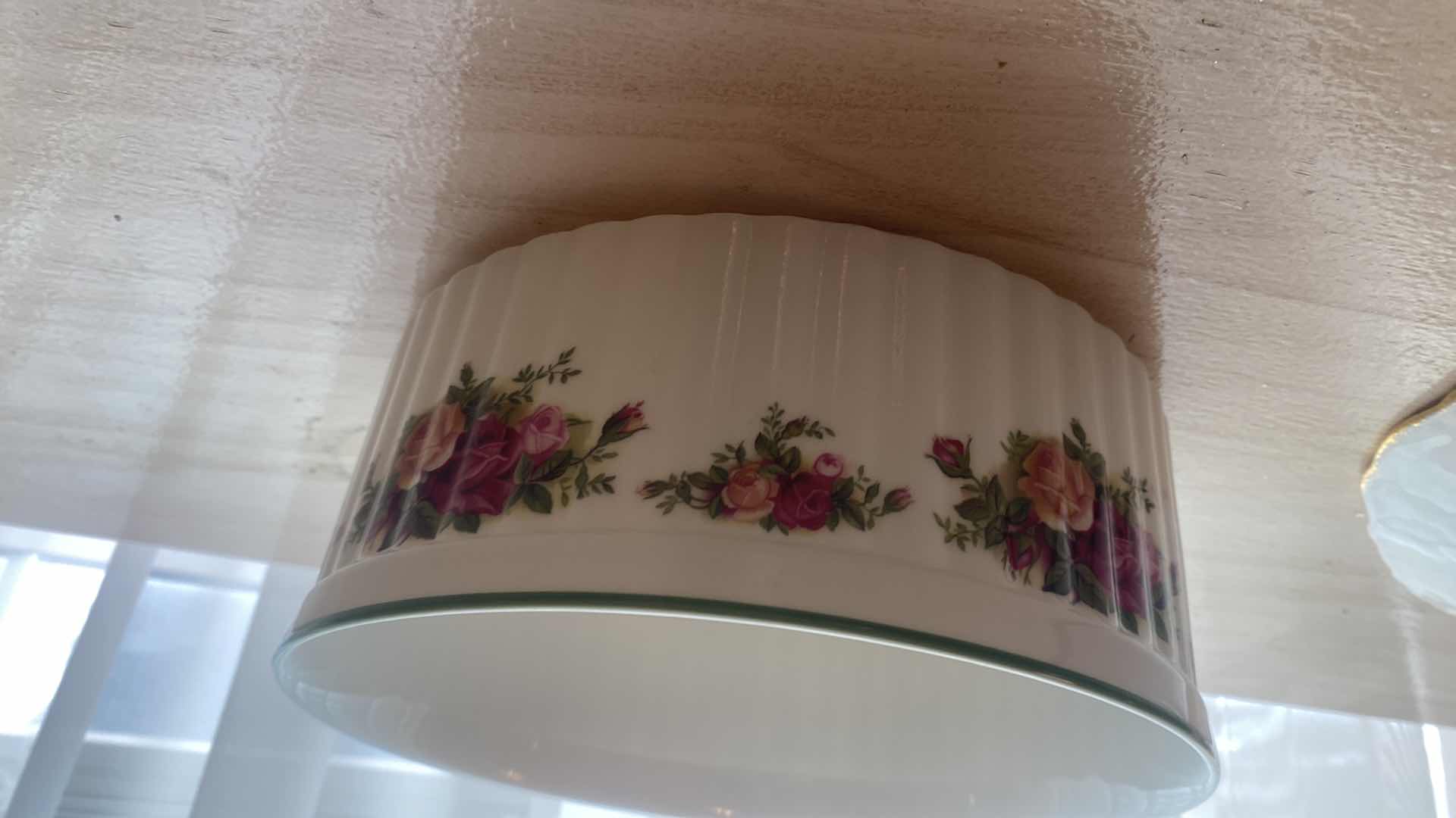Photo 1 of 2 - ROYAL ALBERT OLD COUNTRY ROSES SERVEWARE