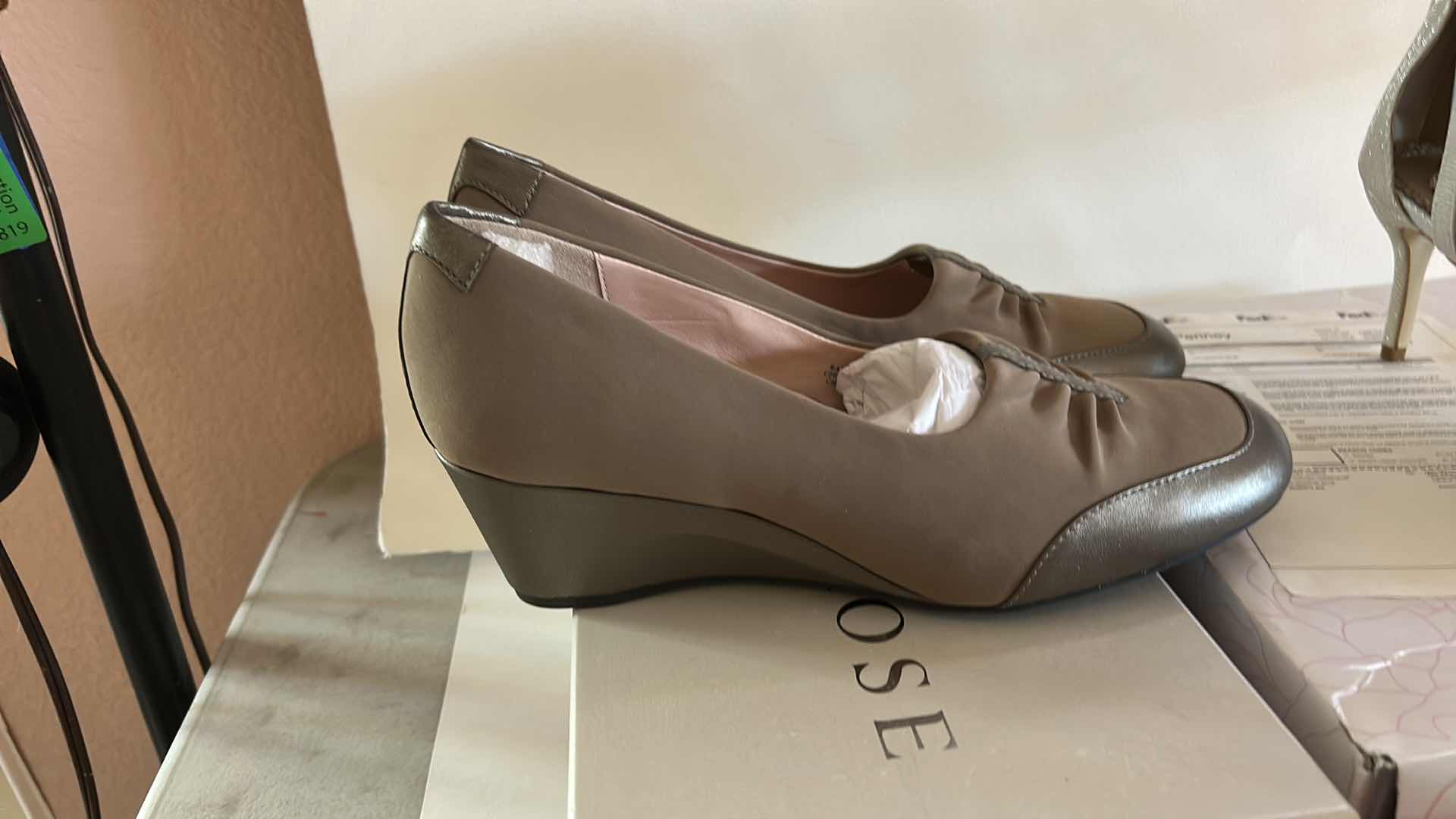 Photo 1 of 2 PAIR OF WOMENS SHOES SIZE 10