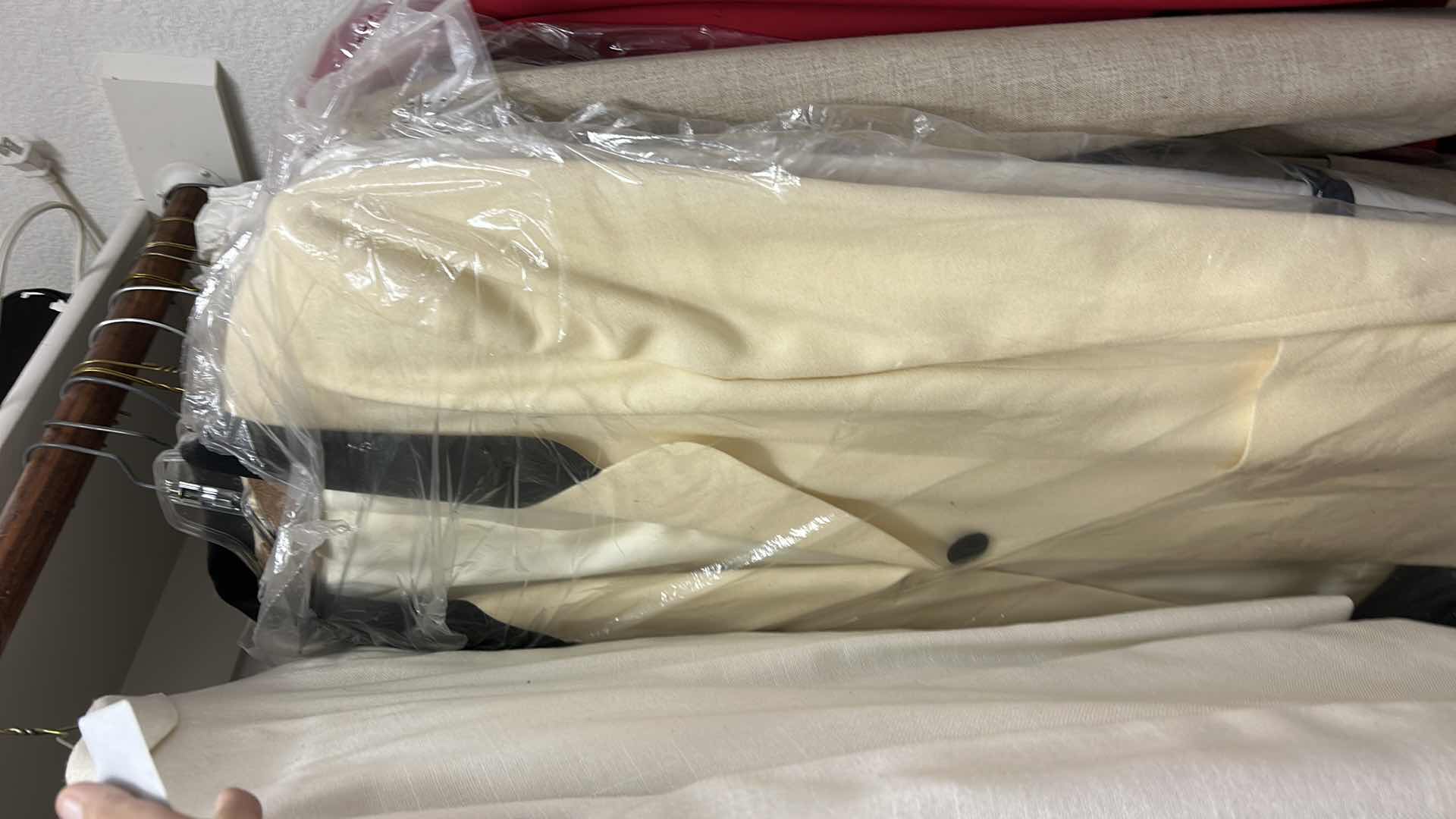 Photo 1 of WOMENSWEAR- 12 XL XXL WOMENS SUIT JACKETS & MORE