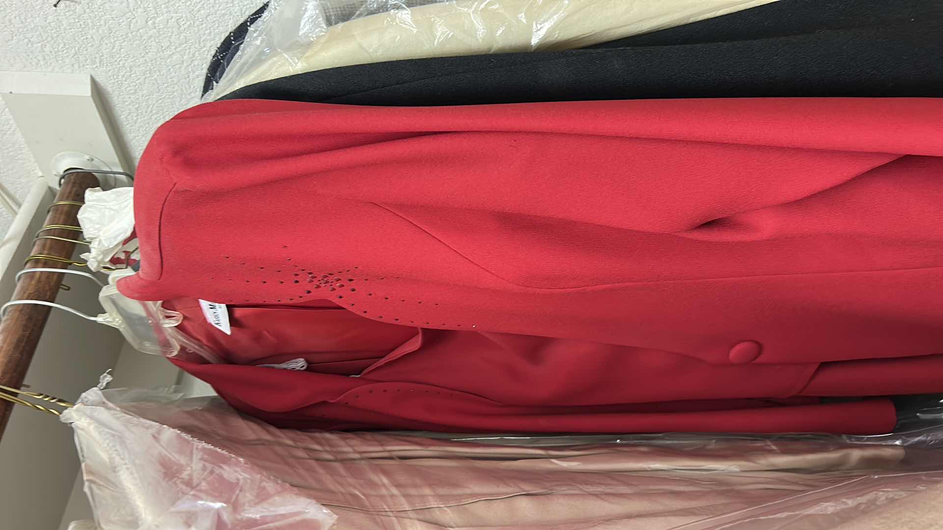Photo 1 of WOMENSWEAR- 12 XL XXL WOMENS SUIT JACKETS & MORE