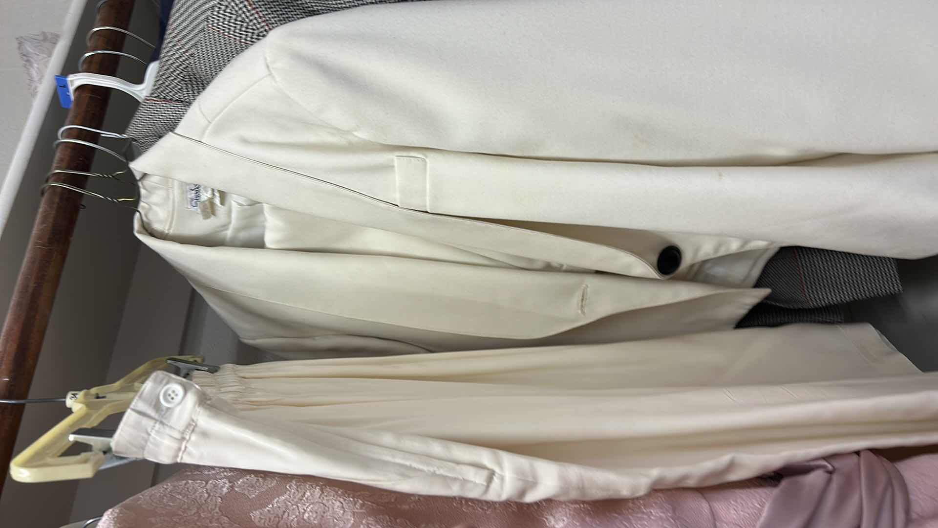 Photo 1 of WOMENSWEAR- 12 - XL XXL WOMENS SUIT JACKETS & MORE