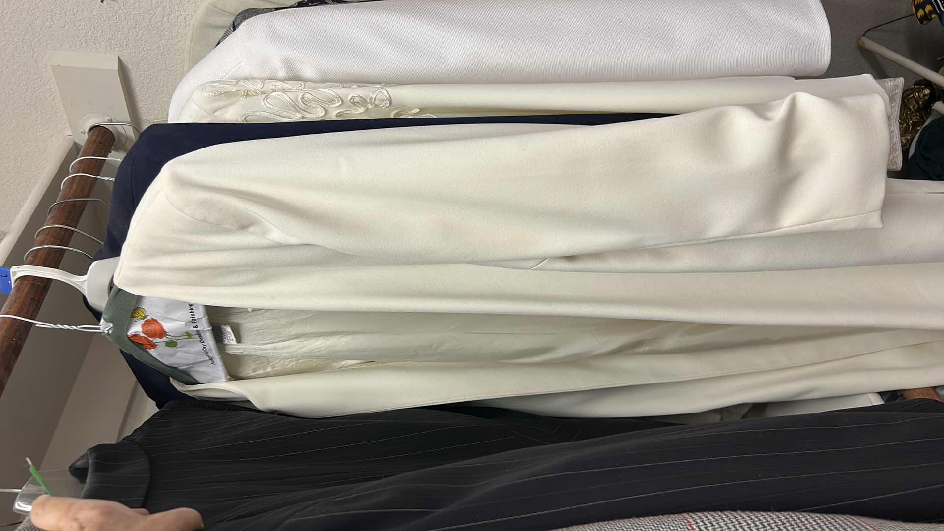 Photo 1 of WOMENSWEAR- 12 - XL XXL WOMENS SUIT JACKETS & MORE