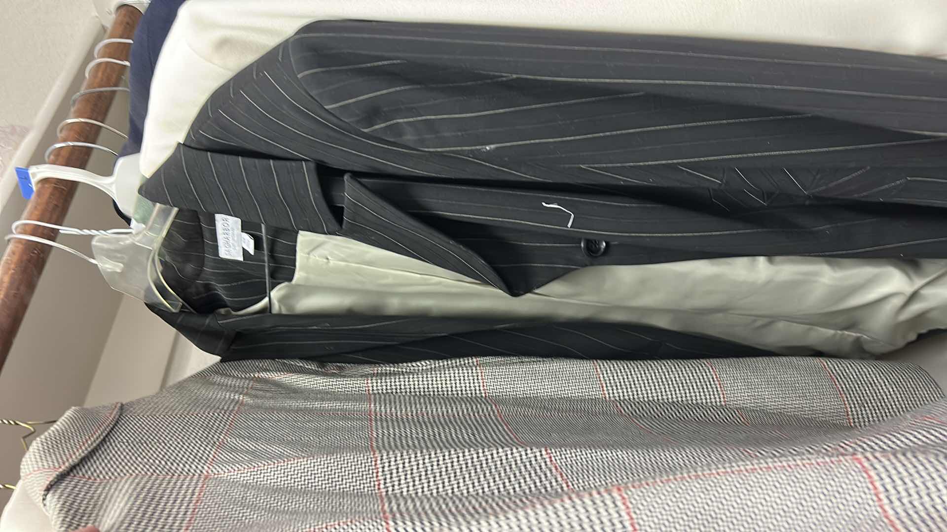 Photo 1 of WOMENSWEAR- 12 - XL XXL WOMENS SUIT JACKETS & MORE