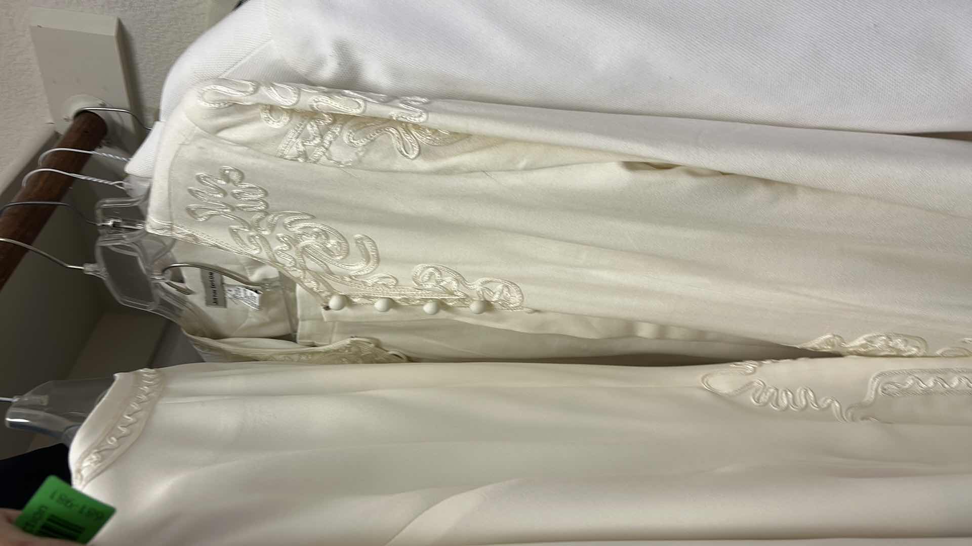 Photo 1 of WOMENSWEAR- 12 - XL XXL WOMENS SUIT JACKETS & MORE