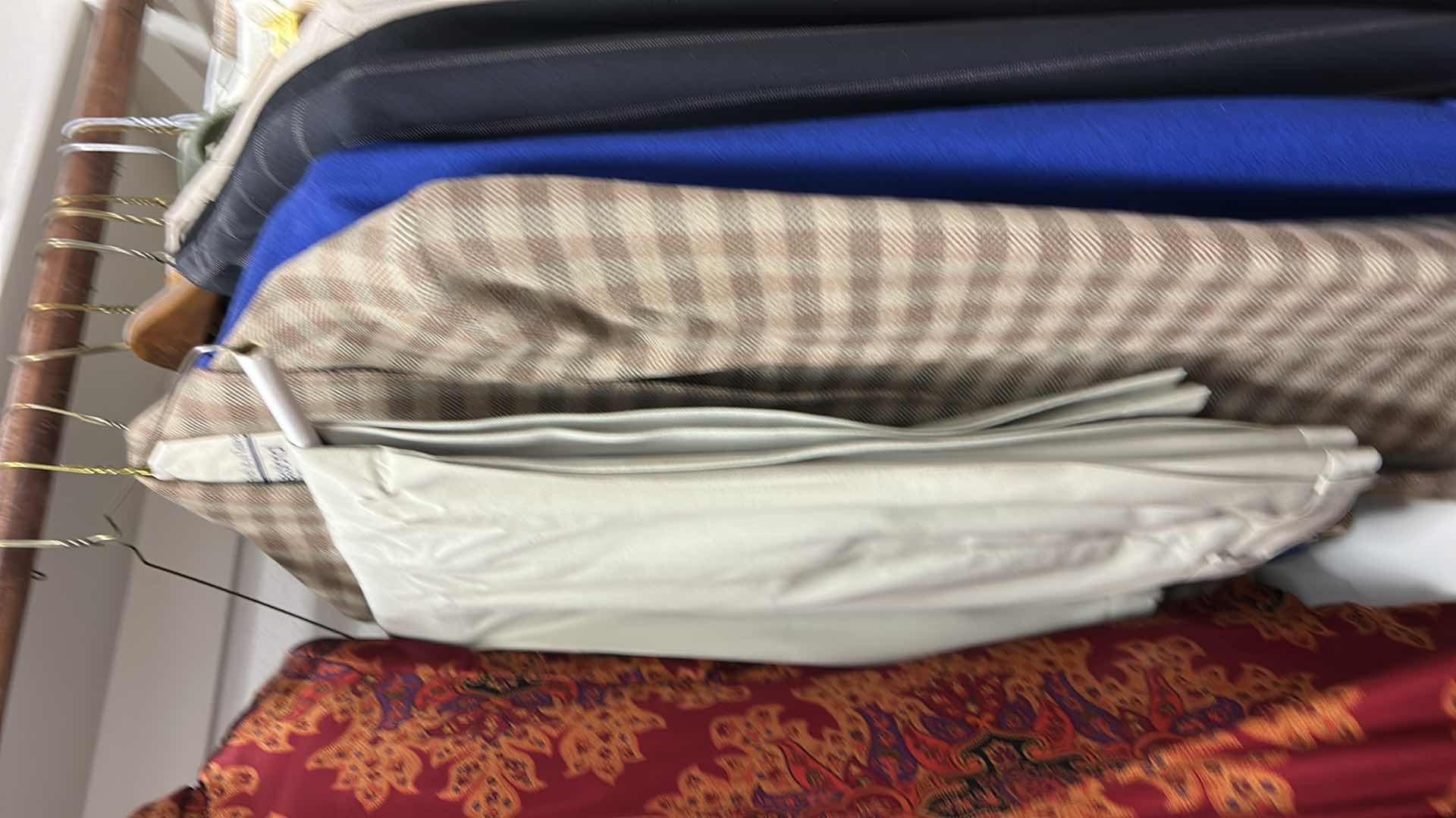 Photo 1 of 25 PCS WOMENSWEAR- XL, XXL