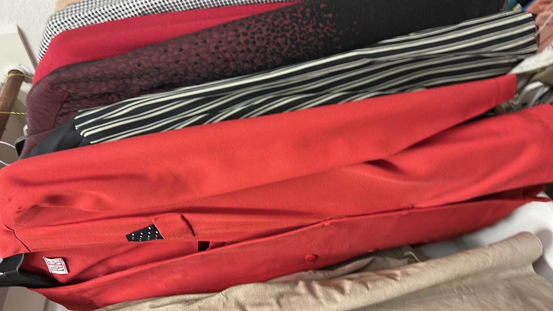 Photo 1 of 25 PCS WOMENSWEAR- XL, XXL