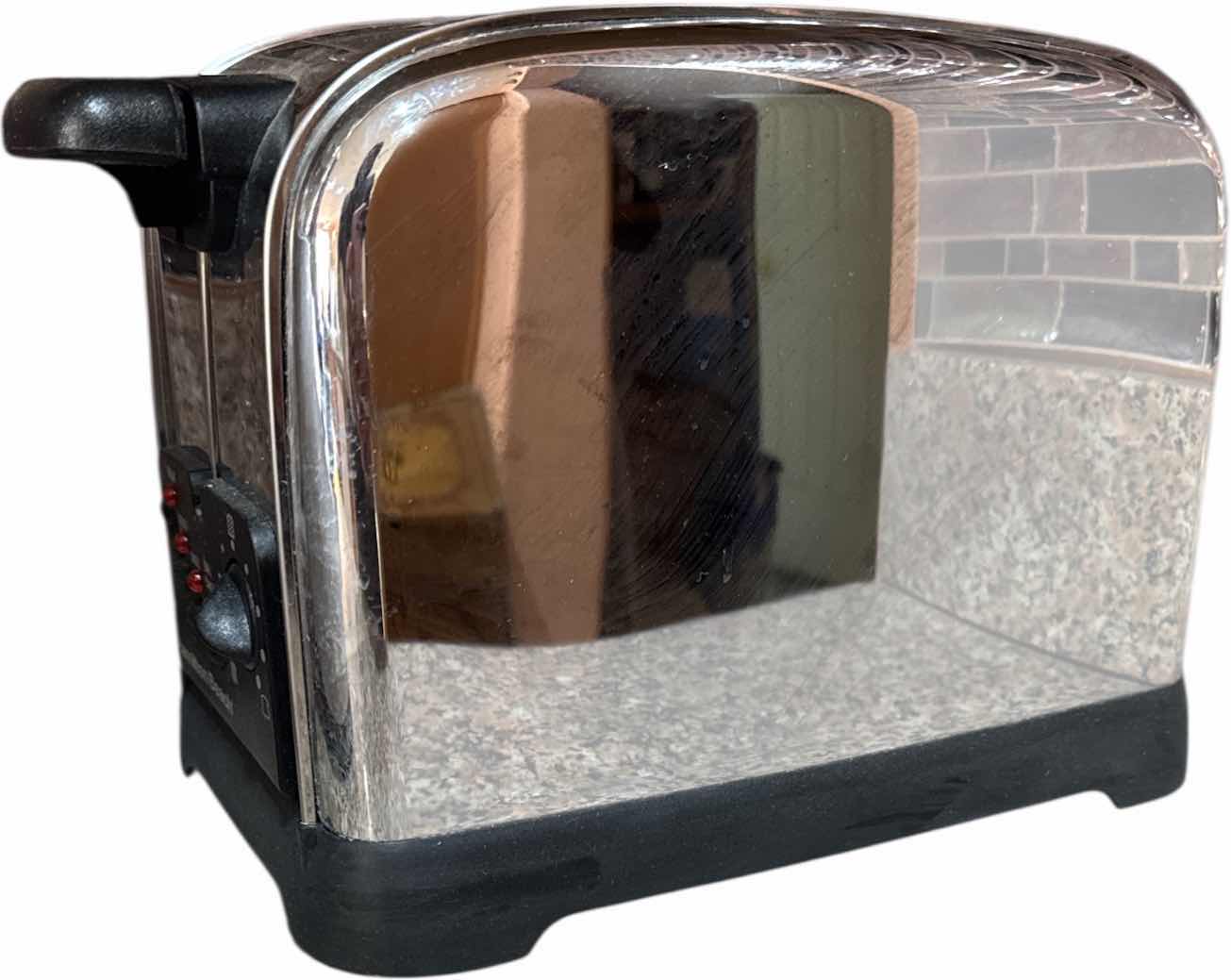 Photo 1 of OSTER BLENDER AND HAMILTON BEACH TOASTER
H15.5”