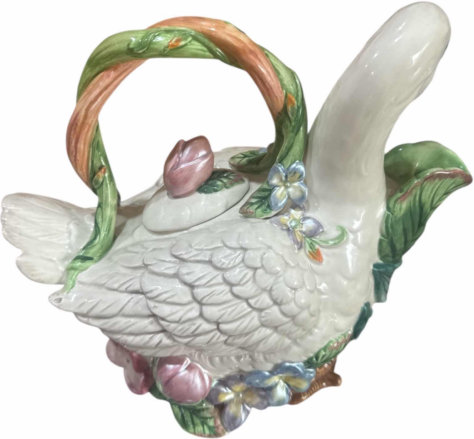 Photo 1 of VINTAGE CERAMIC TEAPOT MOTHER DUCK DESIGN
9.5” X 7” X H7”