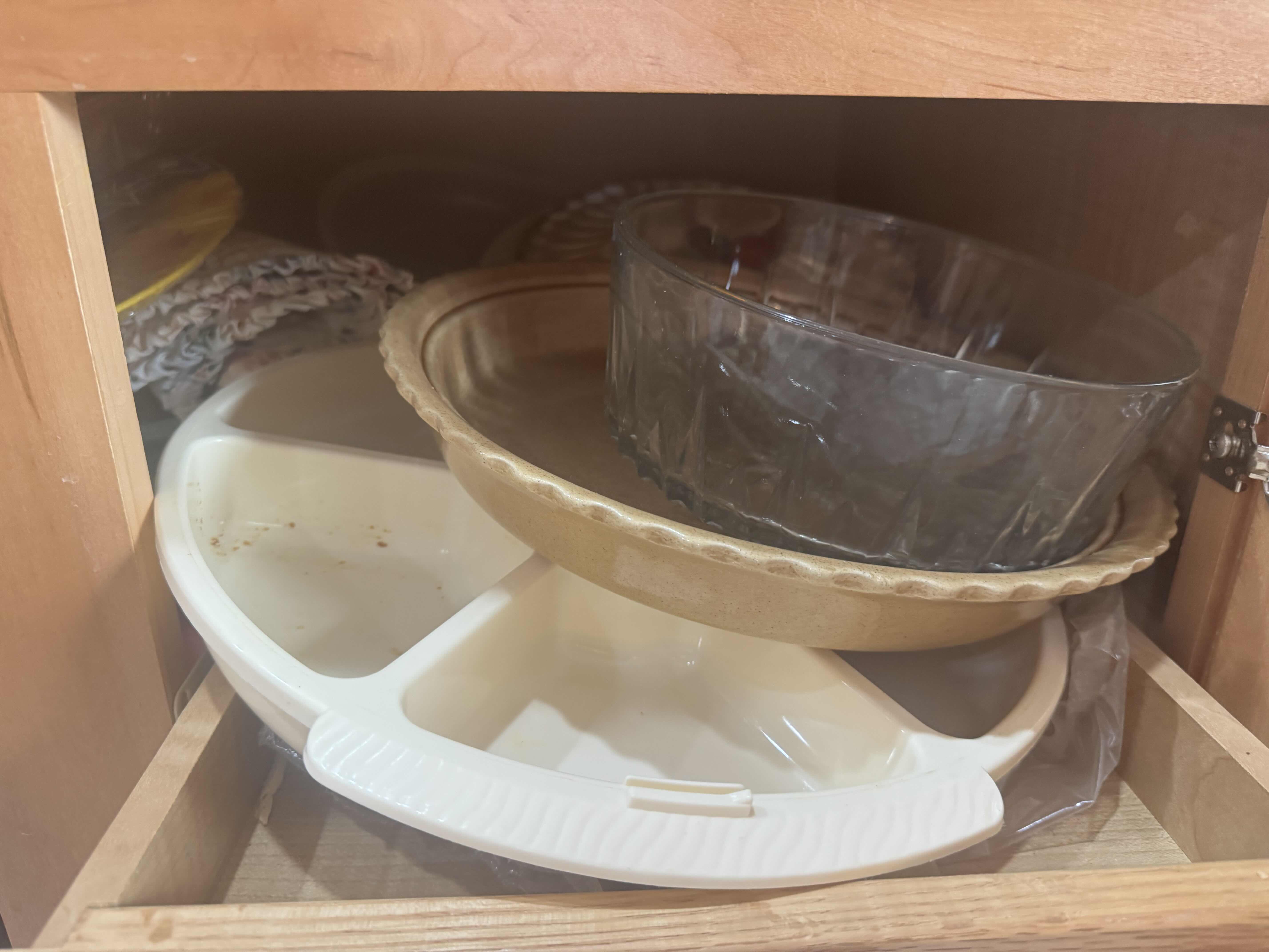 Photo 1 of CONTENTS OF CABINET