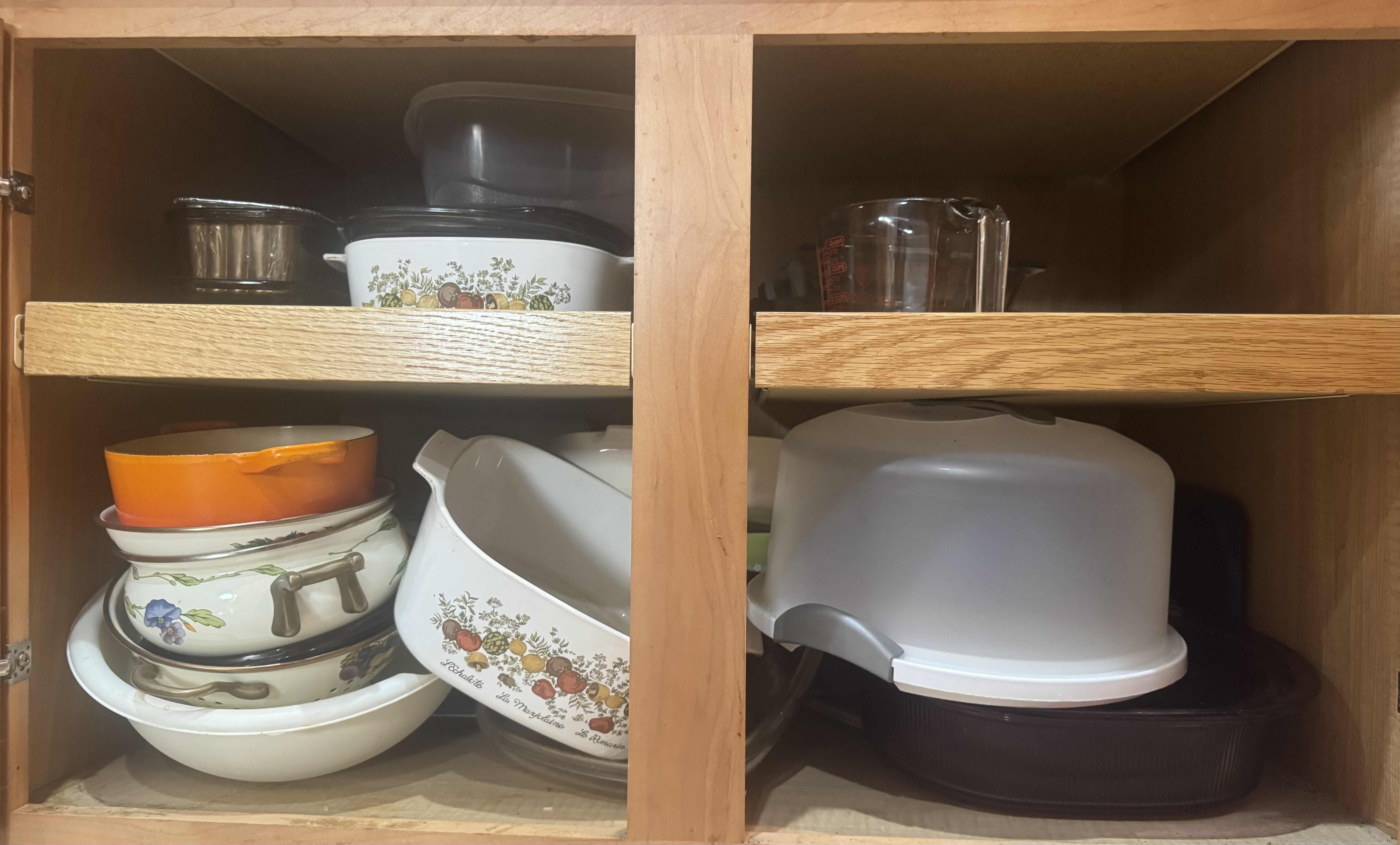 Photo 1 of CONTENTS OF CABINET