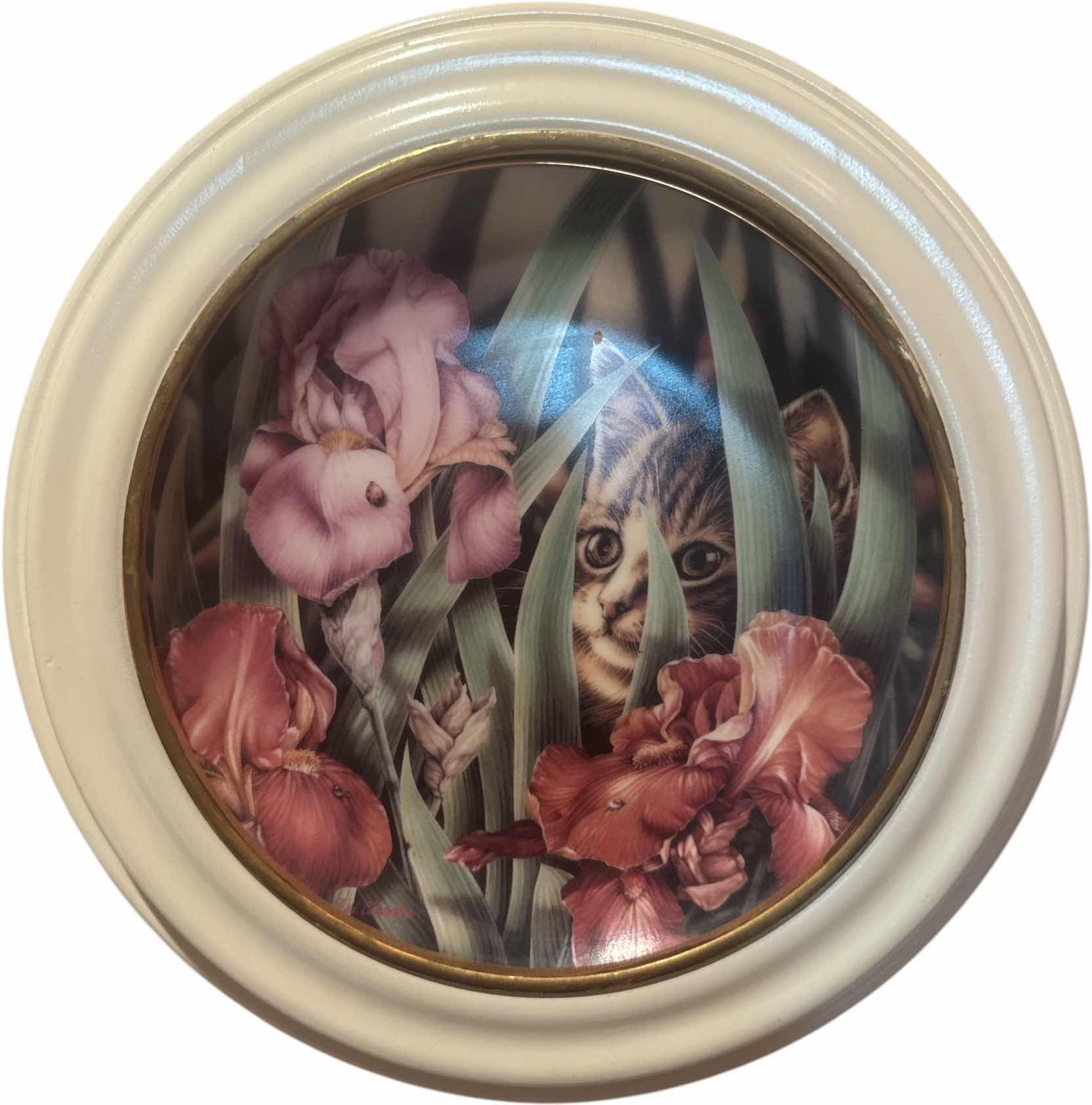 Photo 1 of 2- VINTAGE WOODEN FRAMED PLATE COLLECTABLE PLATES 
D11”