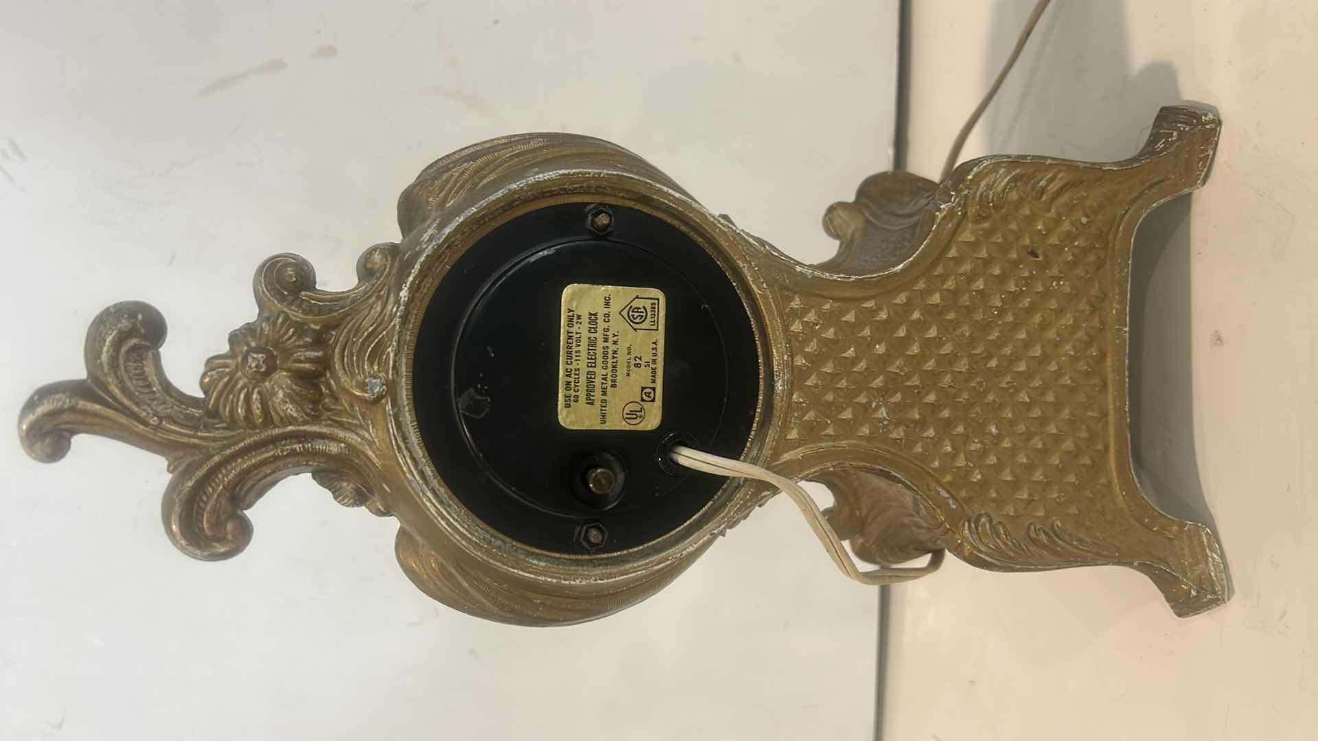 Photo 1 of VINTAGE GOLD TONE CLOCK H12.25”