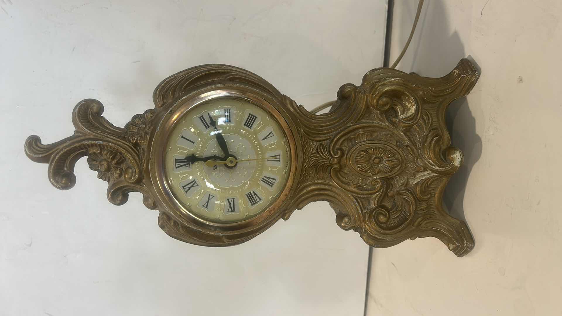 Photo 1 of VINTAGE GOLD TONE CLOCK H12.25”