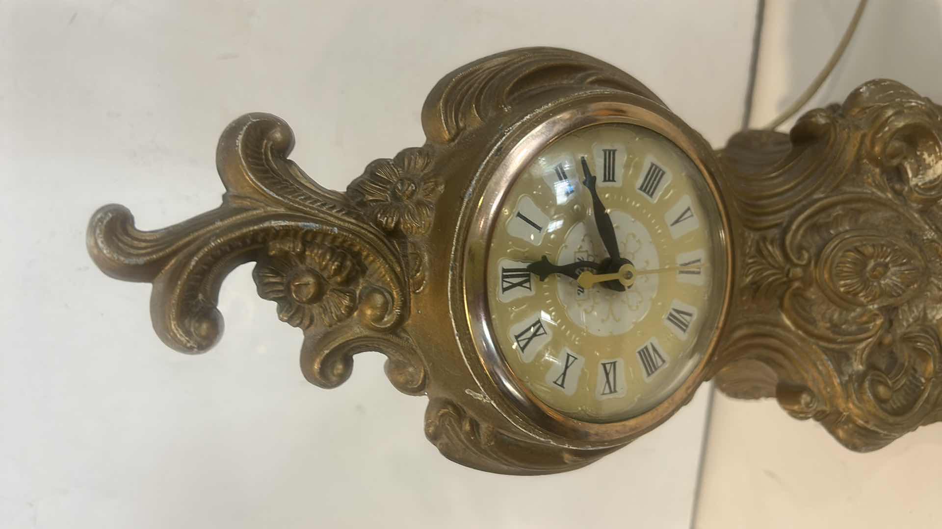 Photo 1 of VINTAGE GOLD TONE CLOCK H12.25”