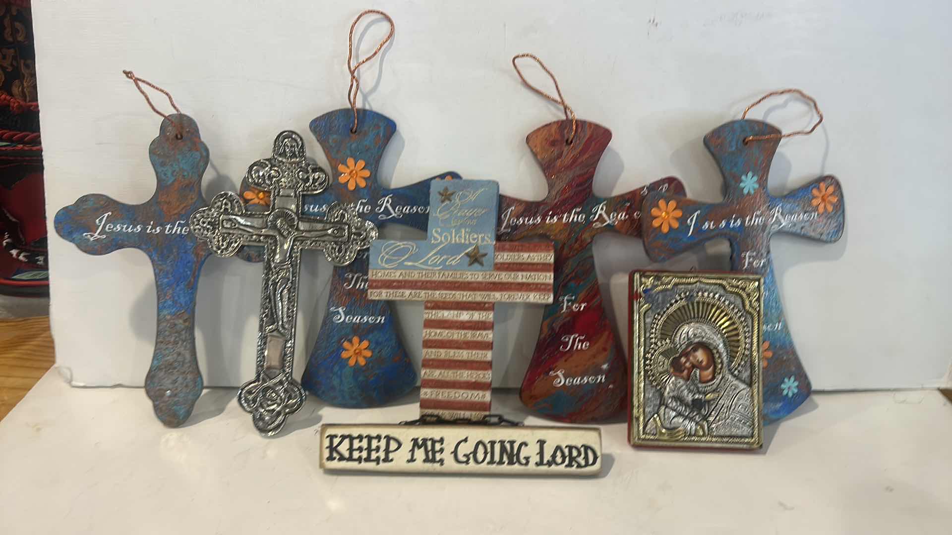 Photo 1 of RELIGIOUS DECOR- 6 CROSSES @9”, 2 PLAQUES