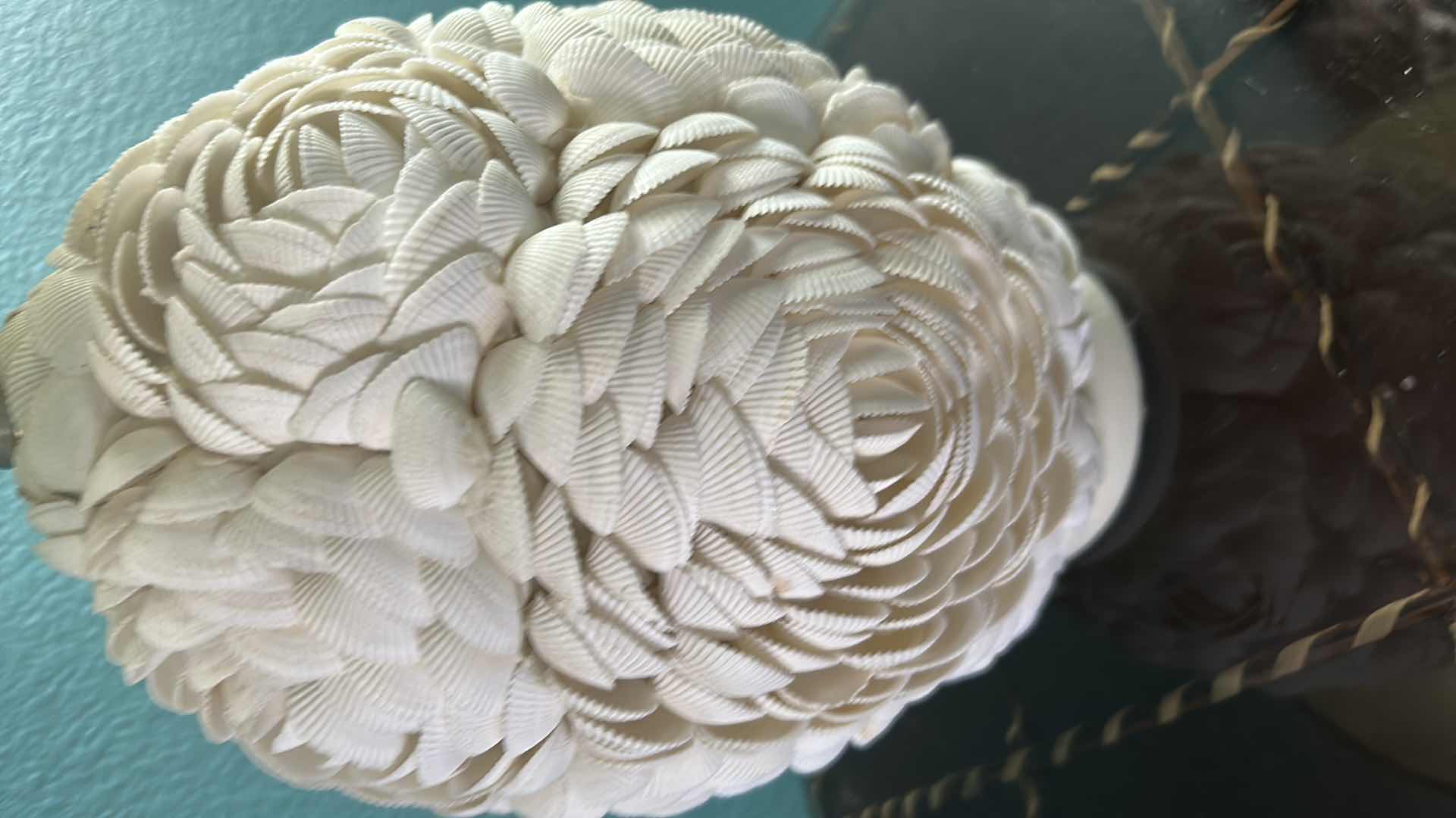 Photo 1 of JONATHAN Y SEASHELL ROSETTE TABLE LAMP W OFF WHITE SHADE H 21"
