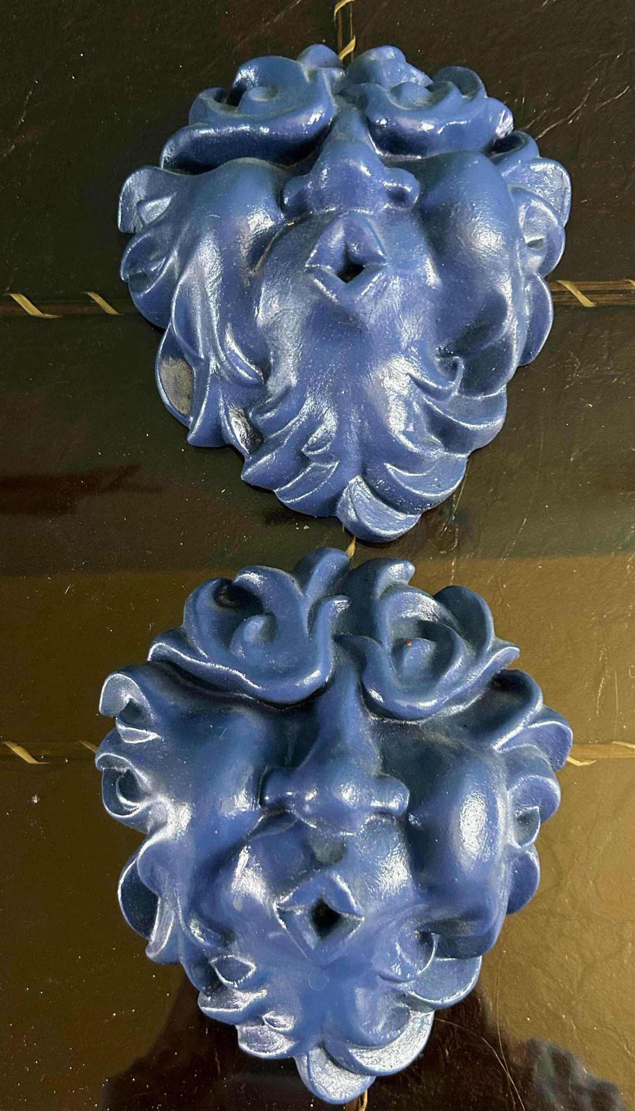 Photo 1 of 2 BLUE PLASTER NORTH WIND WALL DECOR
