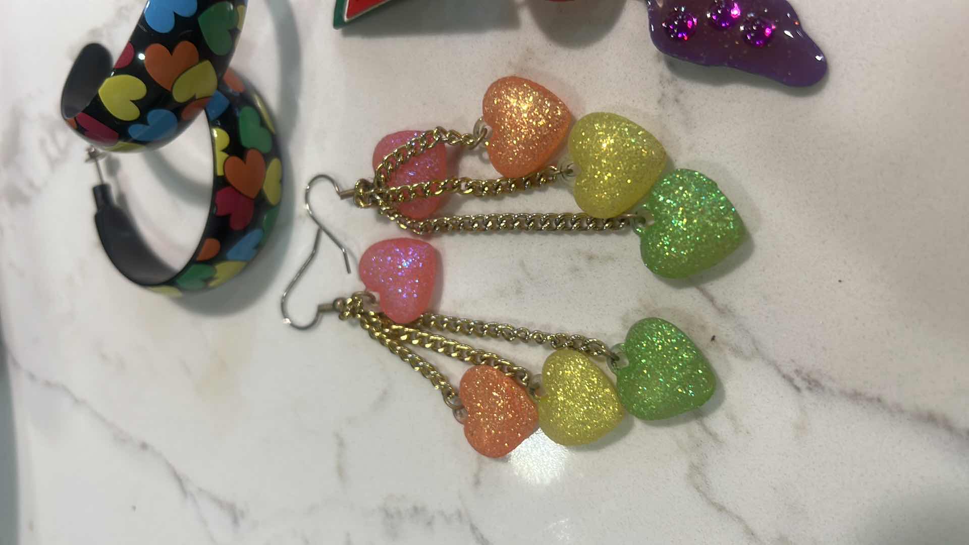 Photo 1 of 5 PIECES OF WOMENS JEWELRY- 1 CLIP ON EARRINGS & 4 PIERCED