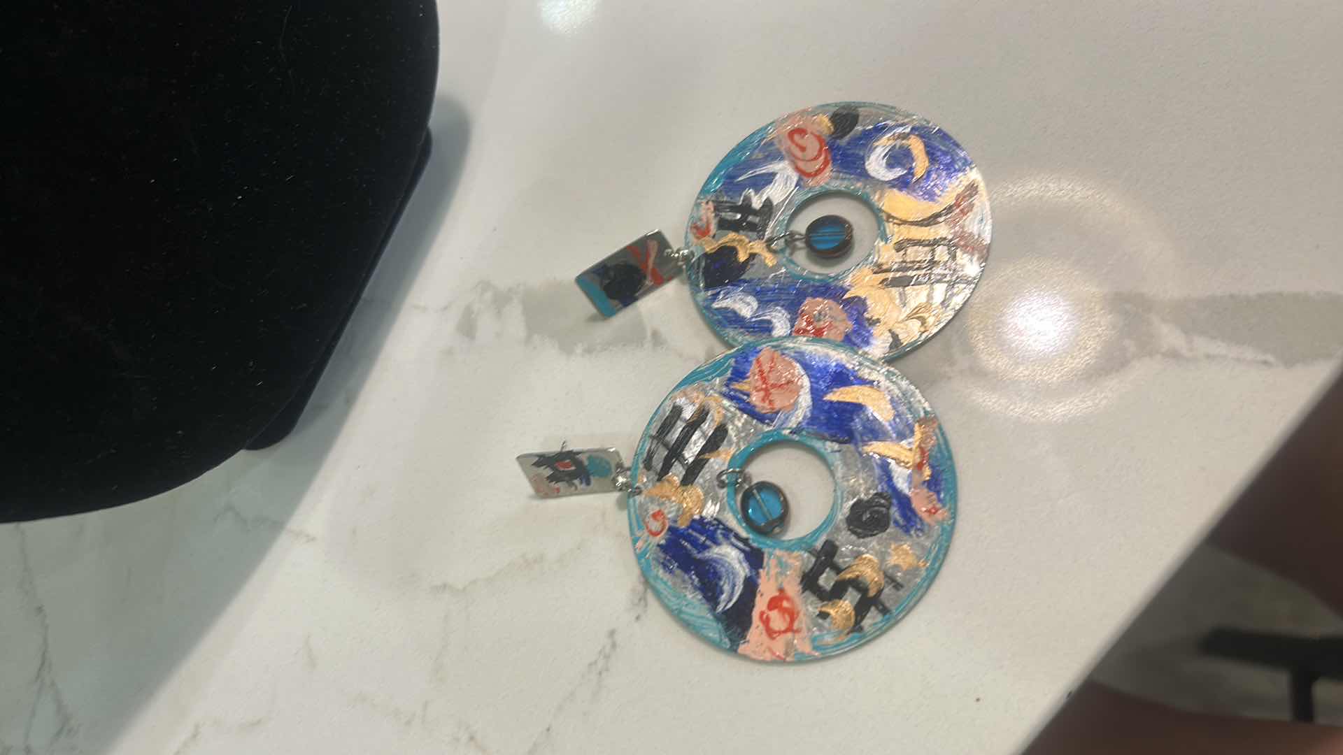 Photo 1 of 4 PIECES OF WOMENS JEWELRY - 2 BEADED LANYARD AND 3 PIERCED EARRINGS