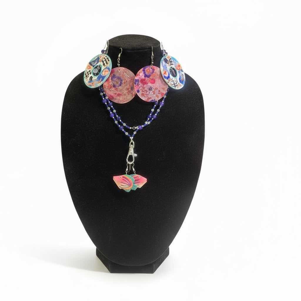 Photo 1 of 4 PIECES OF WOMENS JEWELRY - 2 BEADED LANYARD AND 3 PIERCED EARRINGS