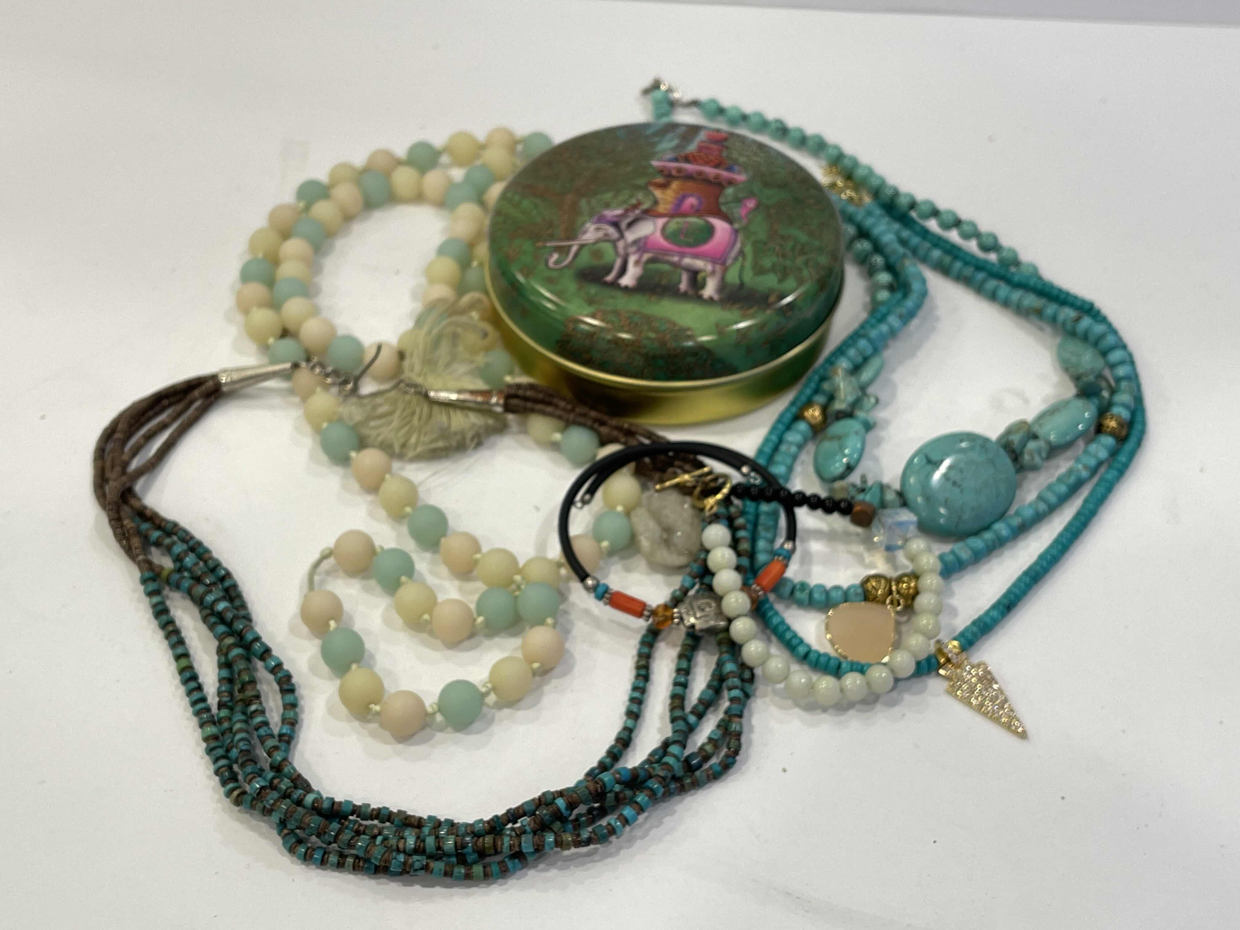 Photo 2 of COSTUME JEWELRY SOME PRECIOUS STONES