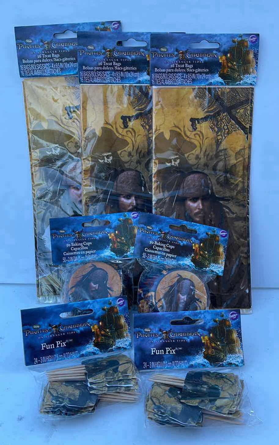 Photo 4 of NWT DISNEY PIRATES OF THE CARIBBEAN ON STRANGER TIDES PARTY COLLECTION - RETAIL PRICE $50.00