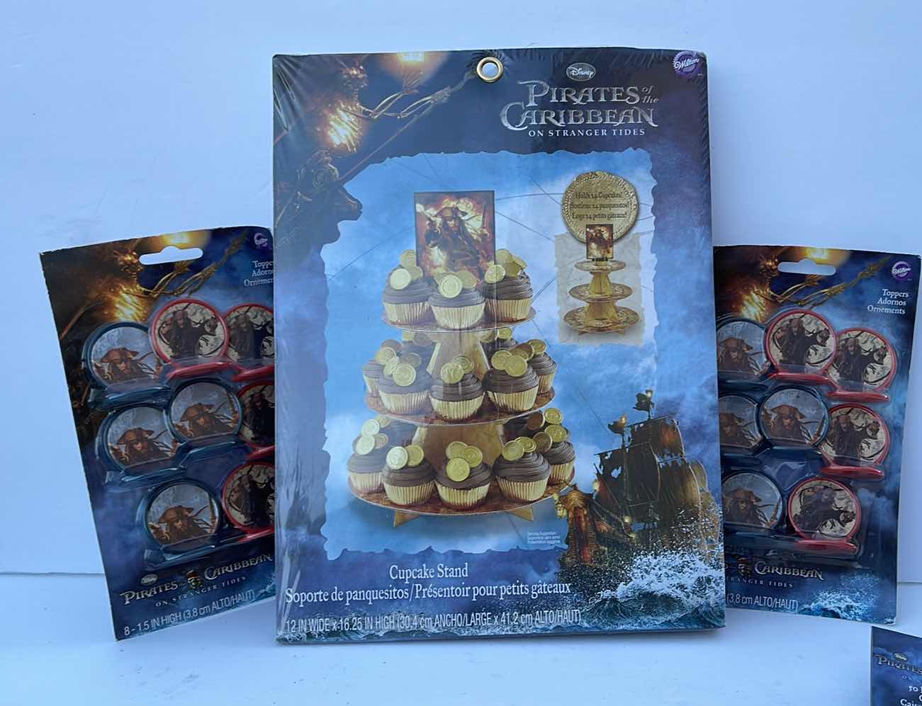Photo 1 of NWT DISNEY PIRATES OF THE CARIBBEAN ON STRANGER TIDES PARTY COLLECTION - RETAIL PRICE $40.00