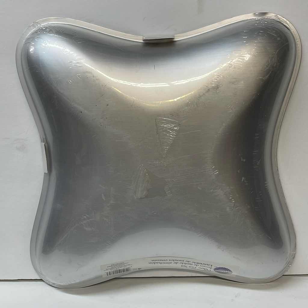 Photo 3 of NIB WILTON PERFORMANCE PANS “PILLOW PAN SET “ - RETAIL PRICE $39.99