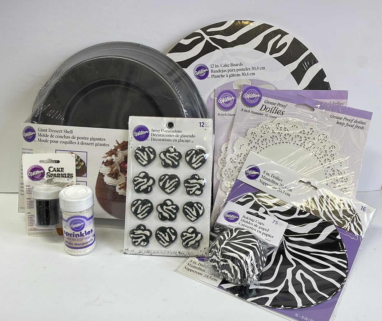 Photo 1 of NIB WILTON GIANT DESERT SHELL MOLD WITH PARTY ACCESSORIES - RETAIL PRICE $50.00