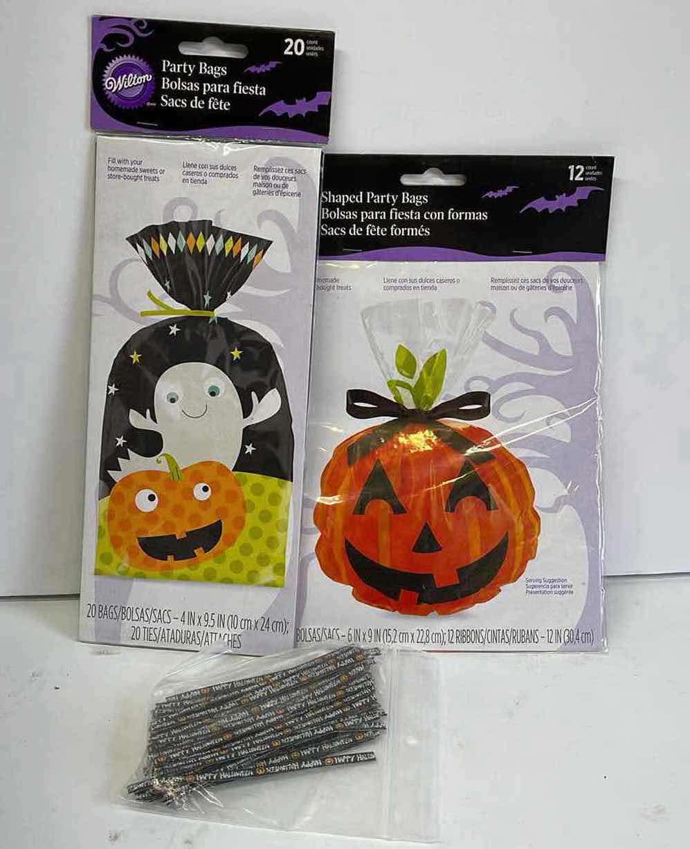 Photo 3 of NWT WILTON HALLOWEEN COOKIE CUTTERS, TREAT BAGS & CREEPY SPRINKLES LAB- RETAIL PRICE $50.00